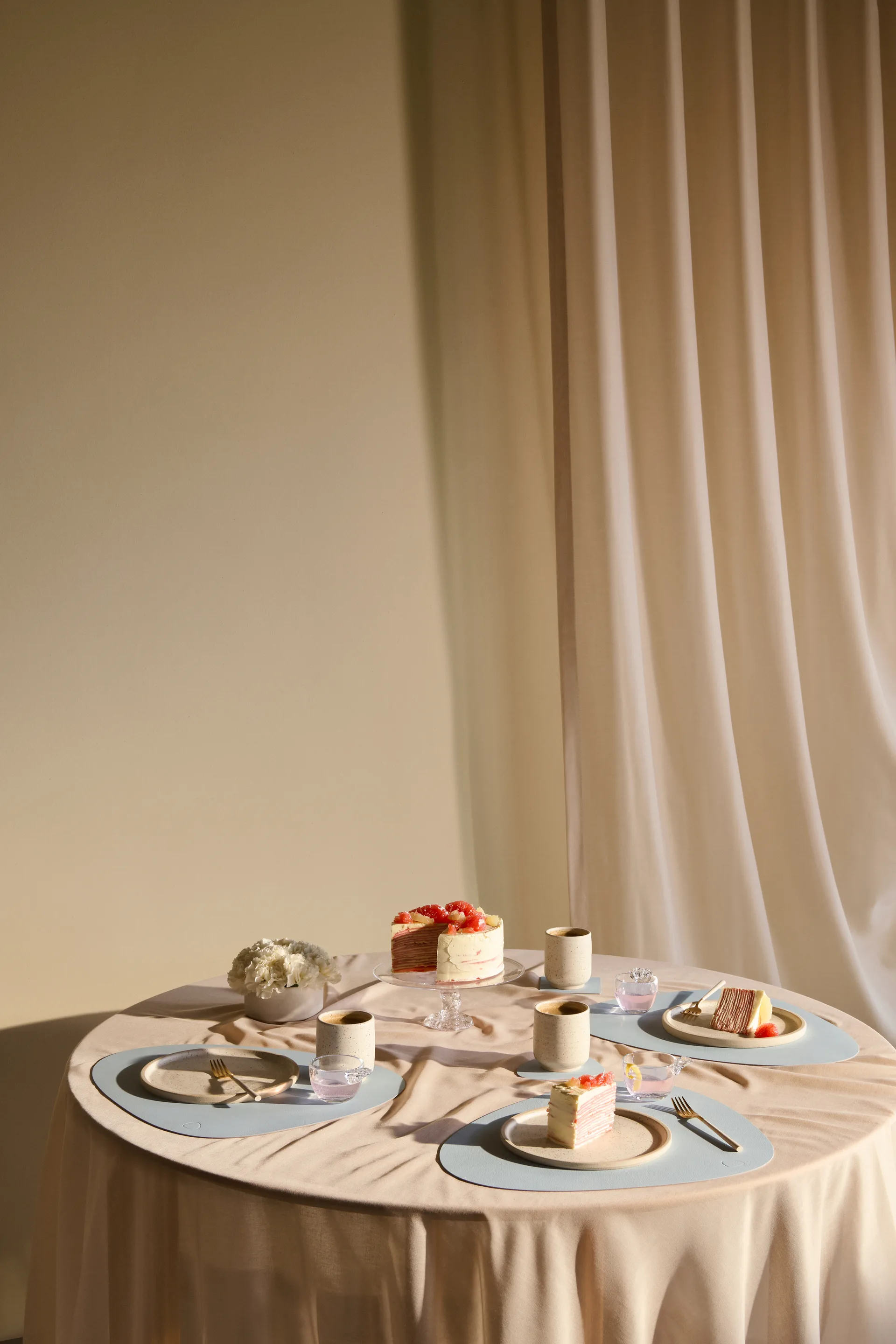 누포 곡선형 테이블매트 L, Soft sky LIND DNA | 린드 DNA