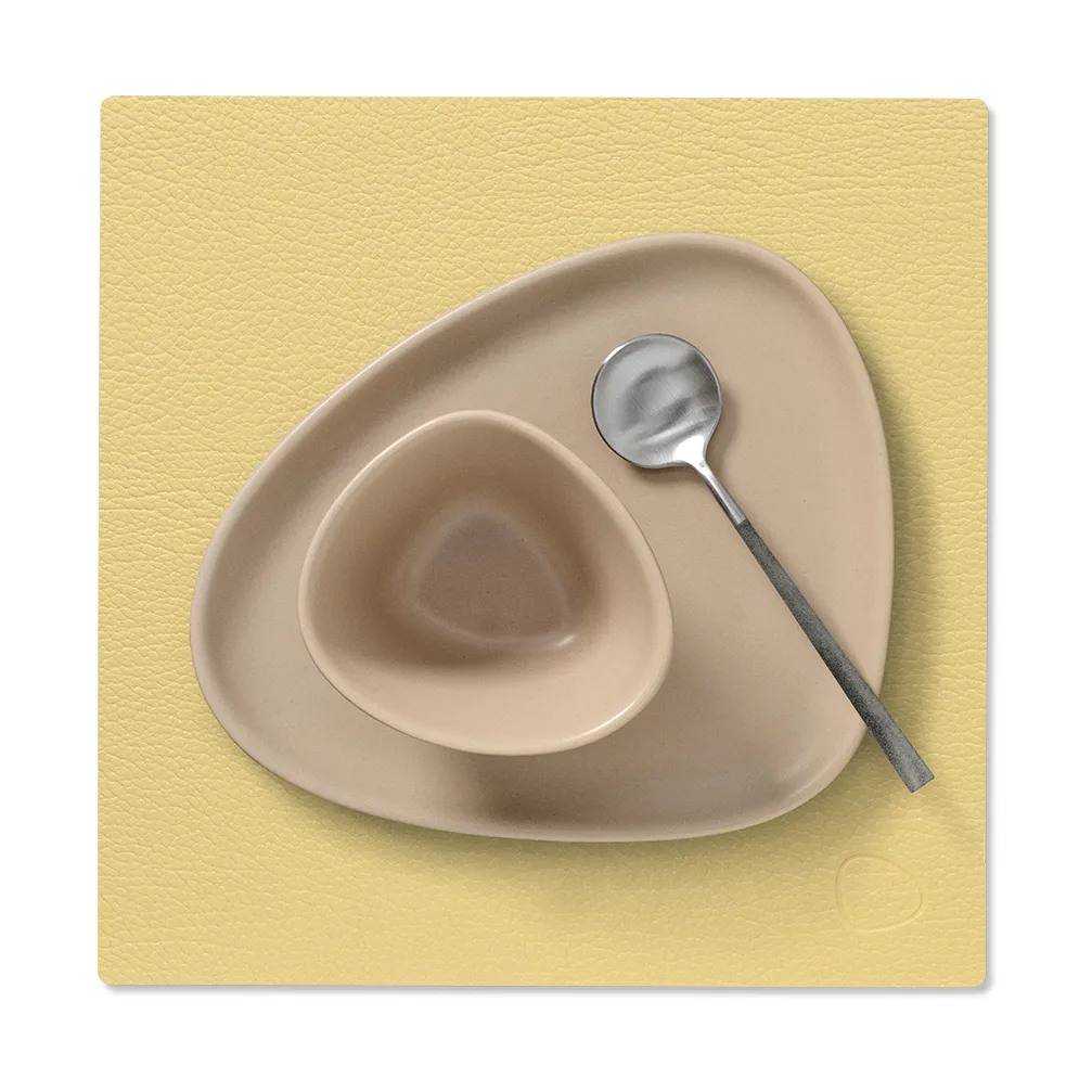 히포 식탁 매트 스퀘어 S, gold LIND DNA | 린드 DNA