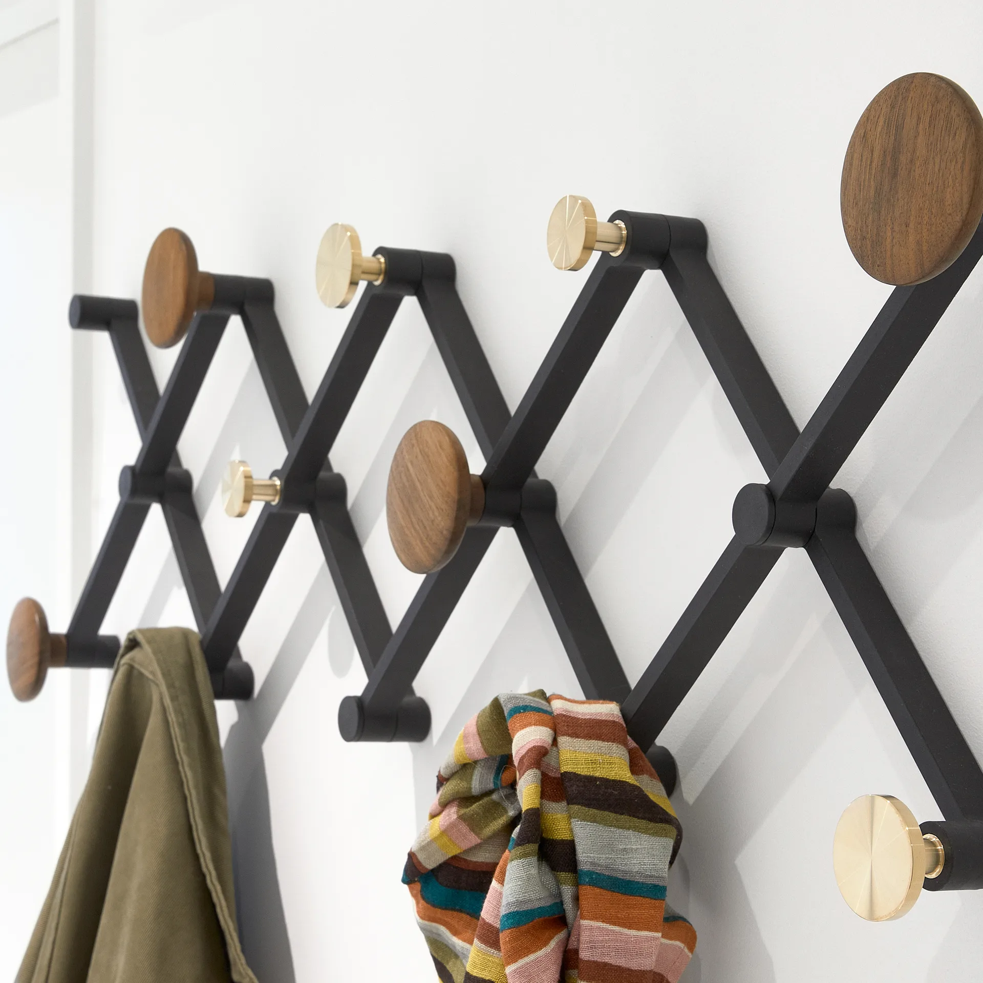 X•TEND 옷걸이, wallnut LoCa | 로카