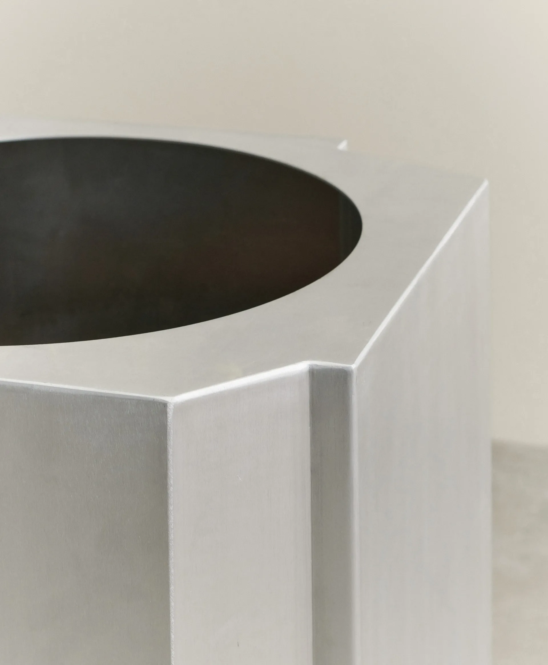 Funki 화분 L 52cm, Brushed Aluminium Louise Roe | 루이제 로이