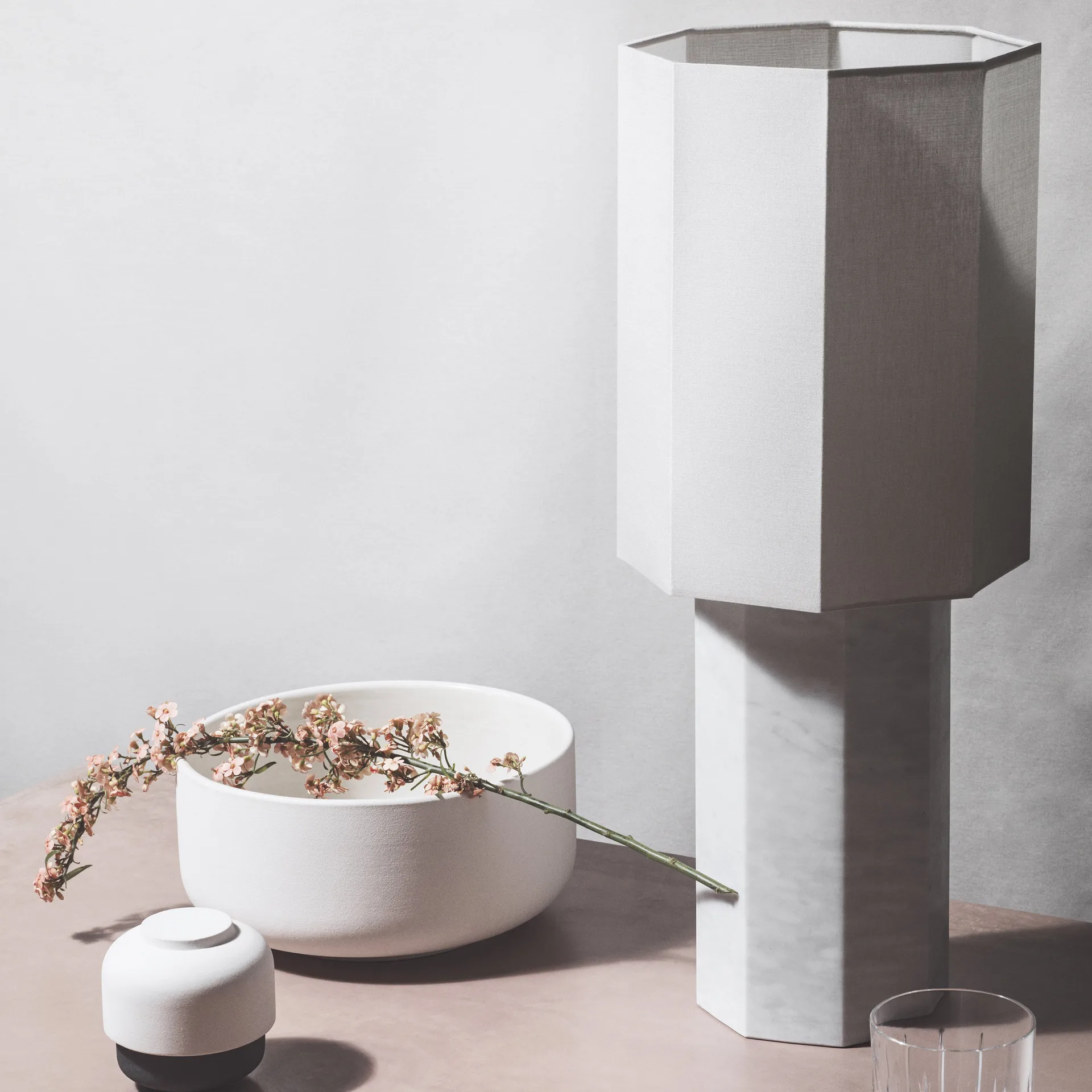 The eight over eight 테이블용 조명 베이스, white marble Louise Roe | 루이제 로이