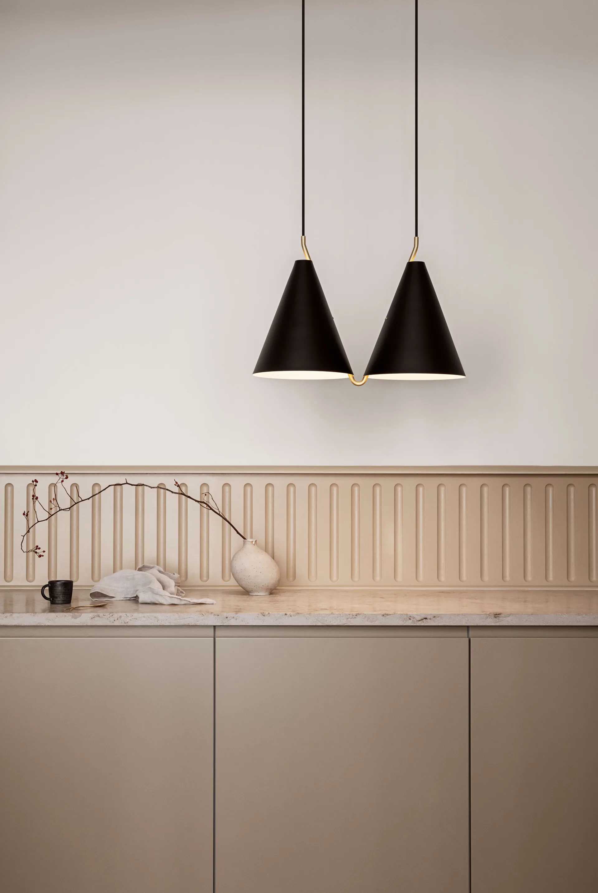 모자이크 II 사이드 바이 사이드 250 펜던트, Black LYFA