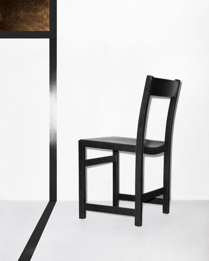 웨이터 의자, Black stained beech Massproductions | 매스프로덕션스