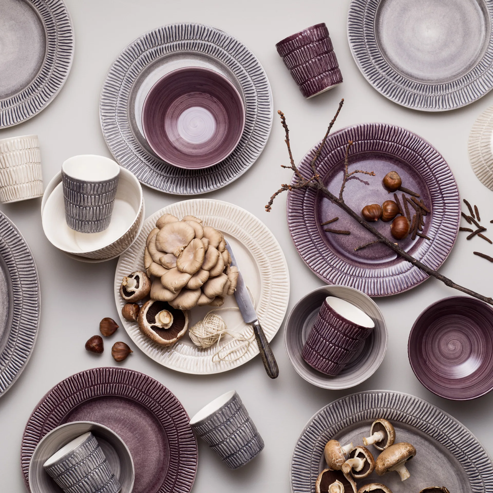 스트라이프 접시 Ø28 cm, plum Mateus | 마테우스