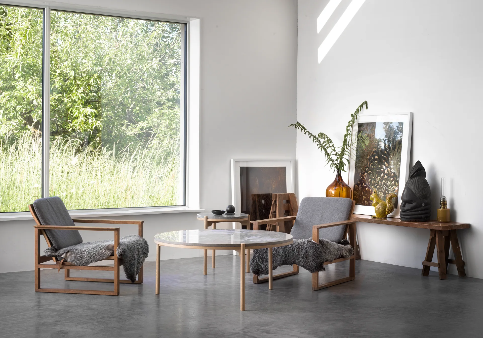 돈도 사이드 테이블 화이트 피그먼티드 오크 Ø45 cm, Honed limestone Mavis