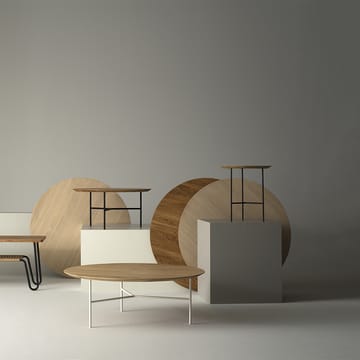 트리베카 사이드 테이블 - oak lacquer, black legs, ø47 cm - Mavis