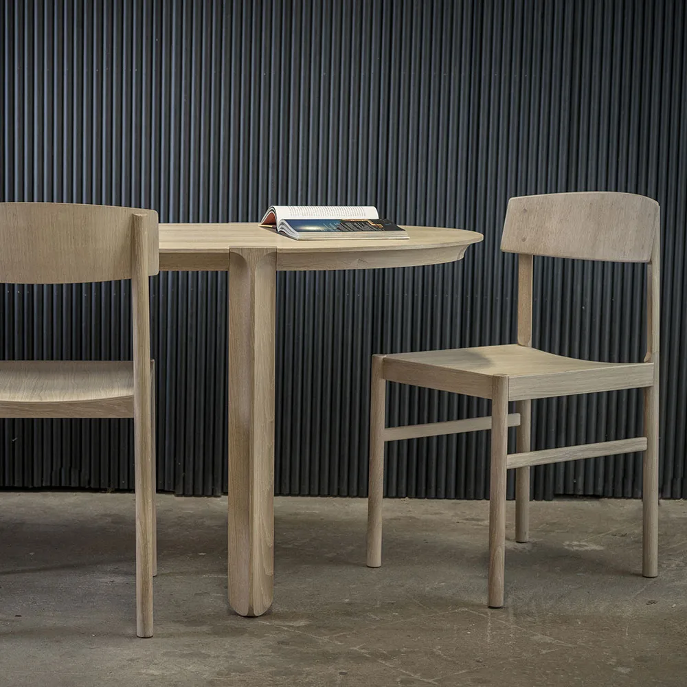 레드 체어, White pigmented matte lacquered oak Mavis