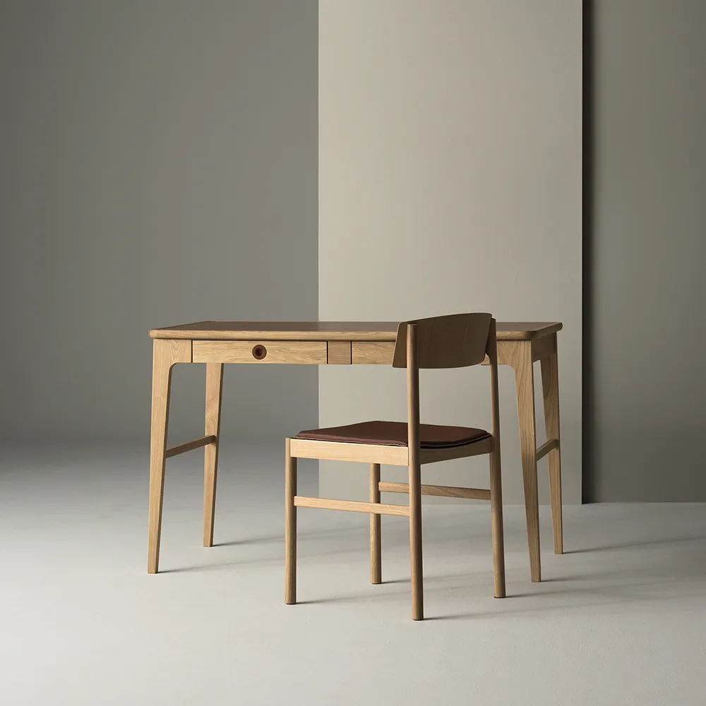 레드 체어, White pigmented matte lacquered oak Mavis