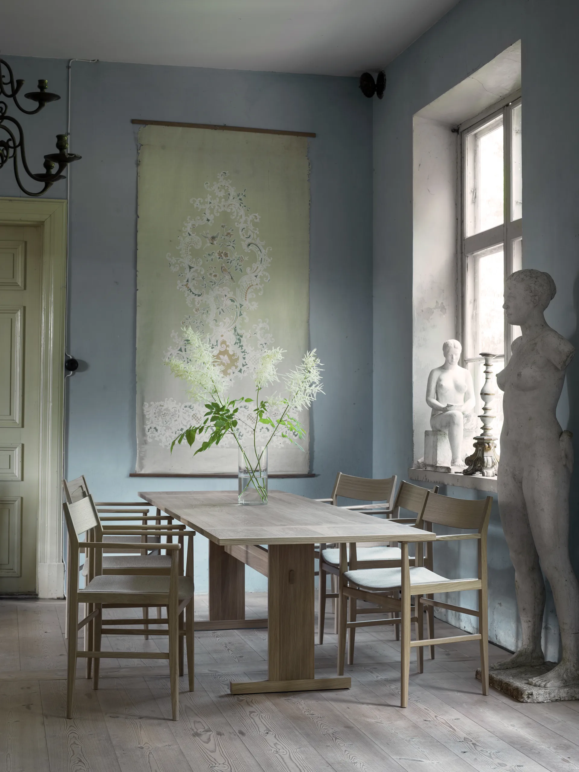 시자 암체어, White pigmented oak-linen seat Mavis