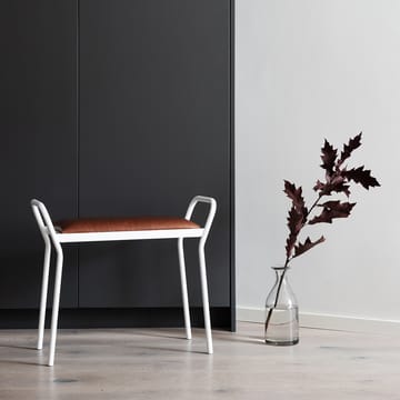 애니원 Anyone 스툴 - White with vintage cognac leather - Maze | 메이즈