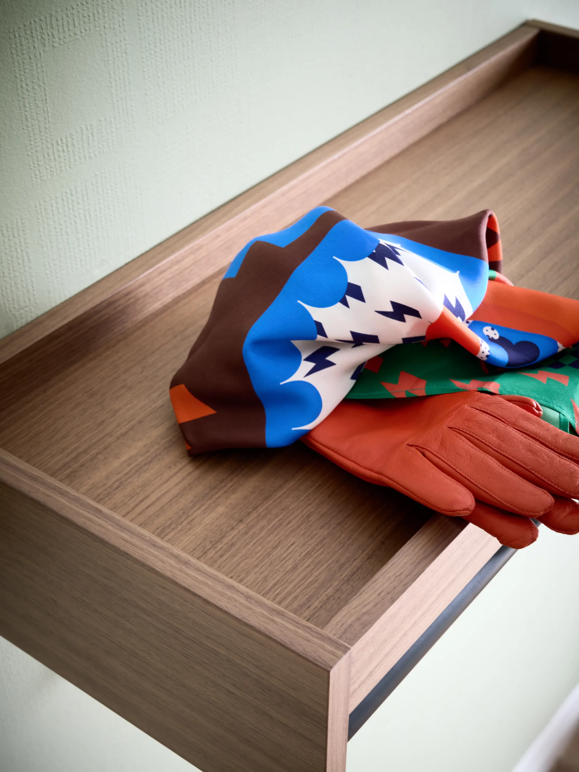 젠틀 코트 행거, Walnut, 78x15x32 cm Maze | 메이즈