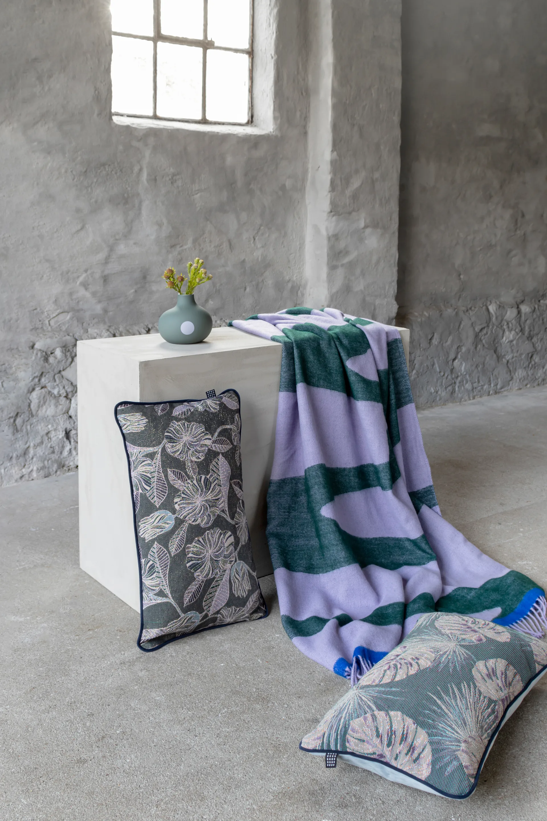 갤러리 스로우 125x170 cm, Dark forest Mette Ditmer | 매트 딧메르