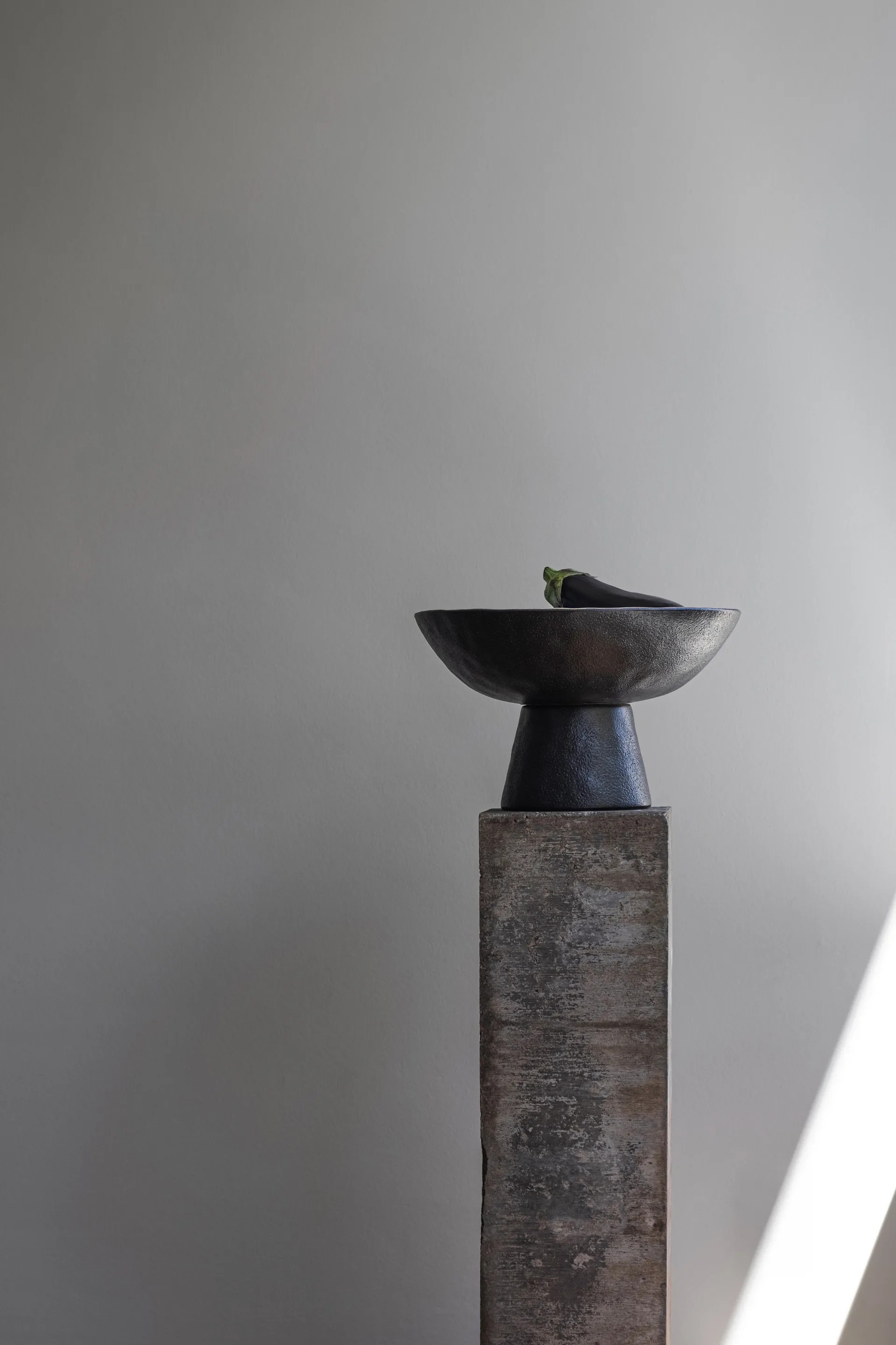 바이 핸드 풋 보울 Ø31.5x20 cm, Off-white Mette Ditmer | 매트 딧메르