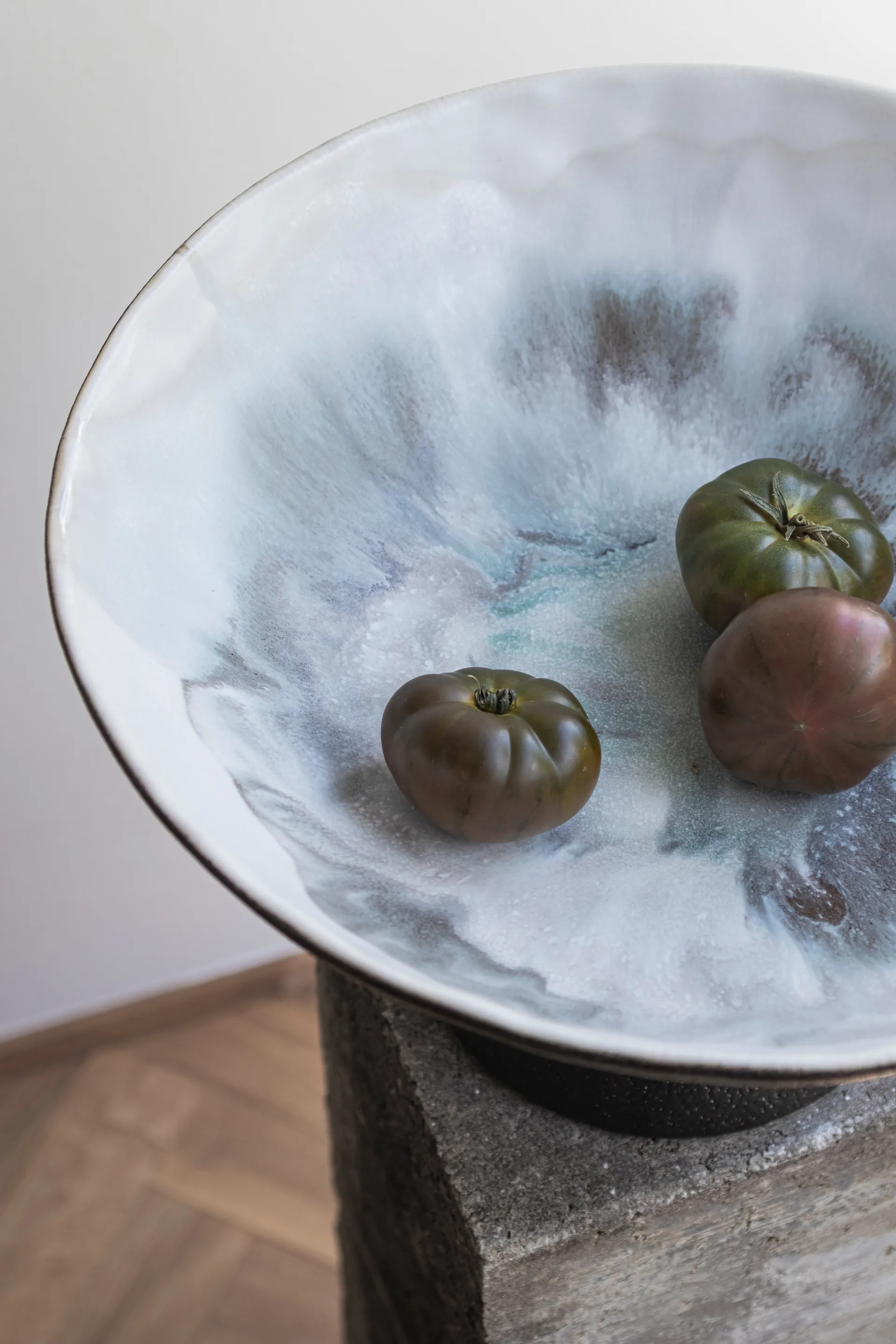 바이 핸드 풋 보울 Ø31.5x20 cm, Off-white Mette Ditmer | 매트 딧메르