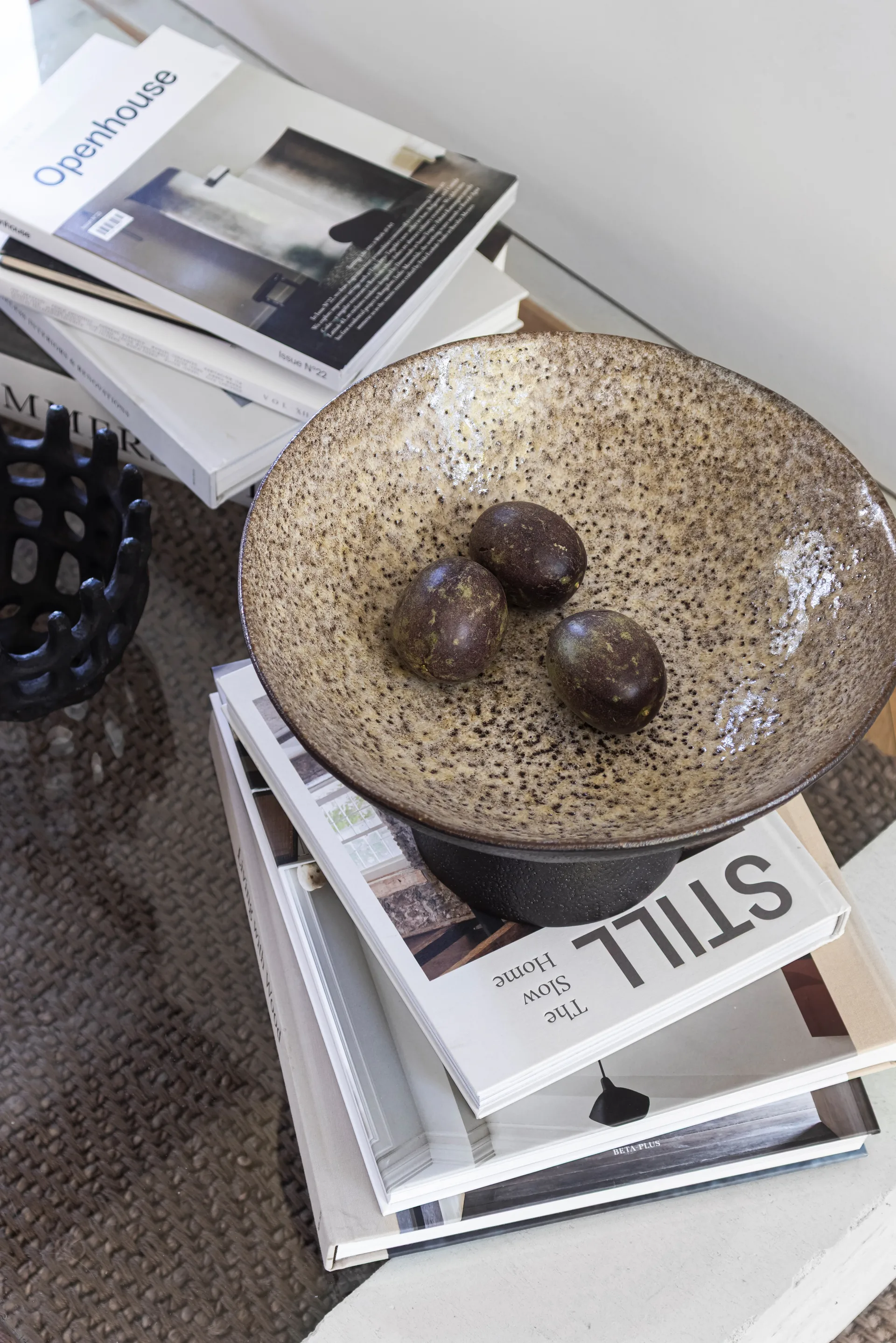 바이 핸드 풋 보울 Ø31.5x20 cm, Sand Mette Ditmer | 매트 딧메르