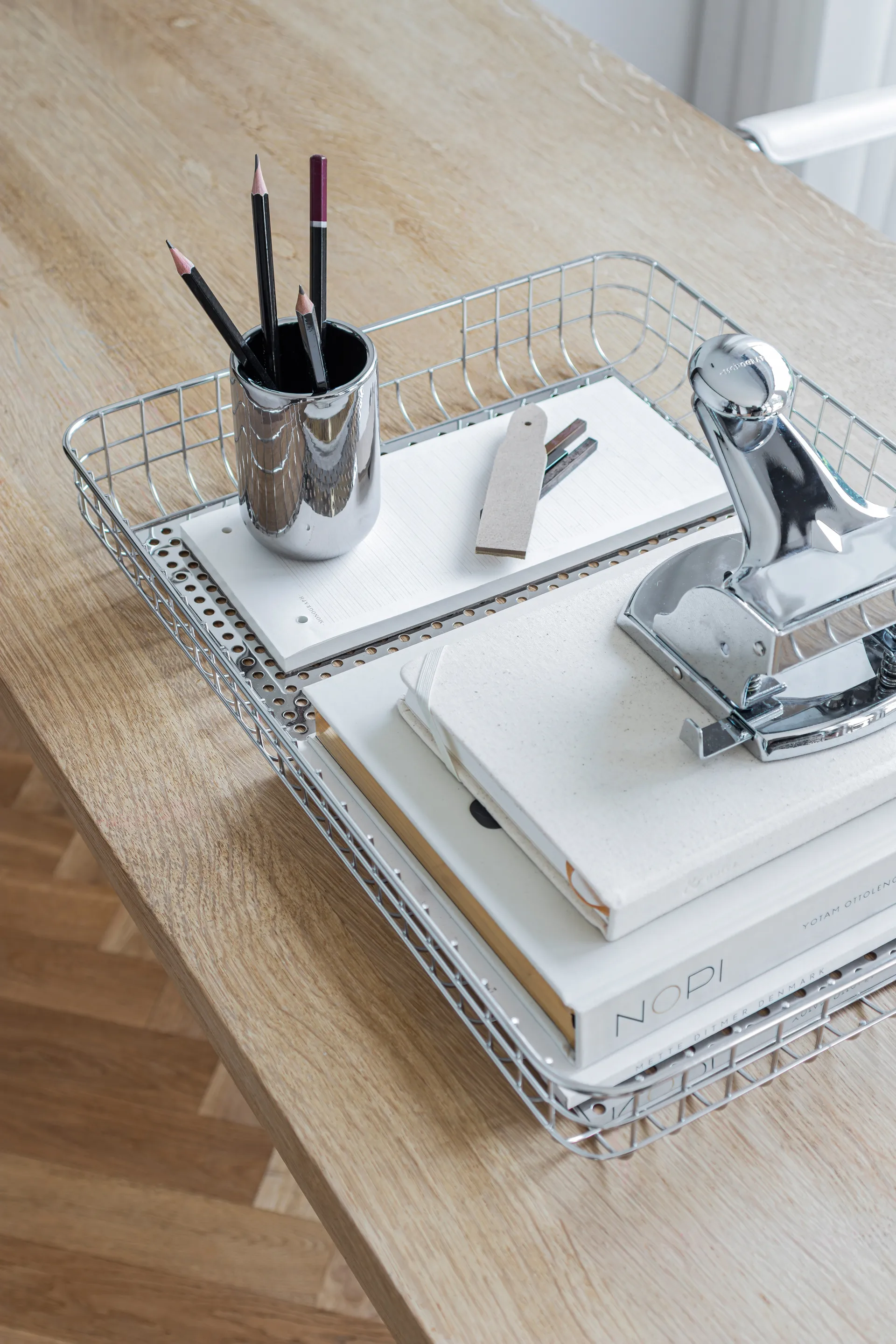 리프트 트레이 33.5x45.5 cm, Chrome Mette Ditmer | 매트 딧메르