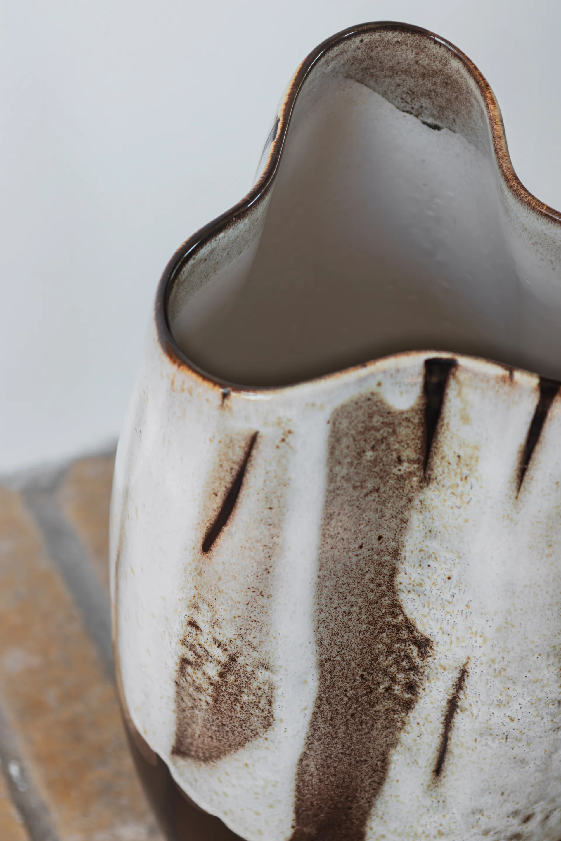 바이 핸드 화병 라지 38.5 cm, Off-white Mette Ditmer | 매트 딧메르