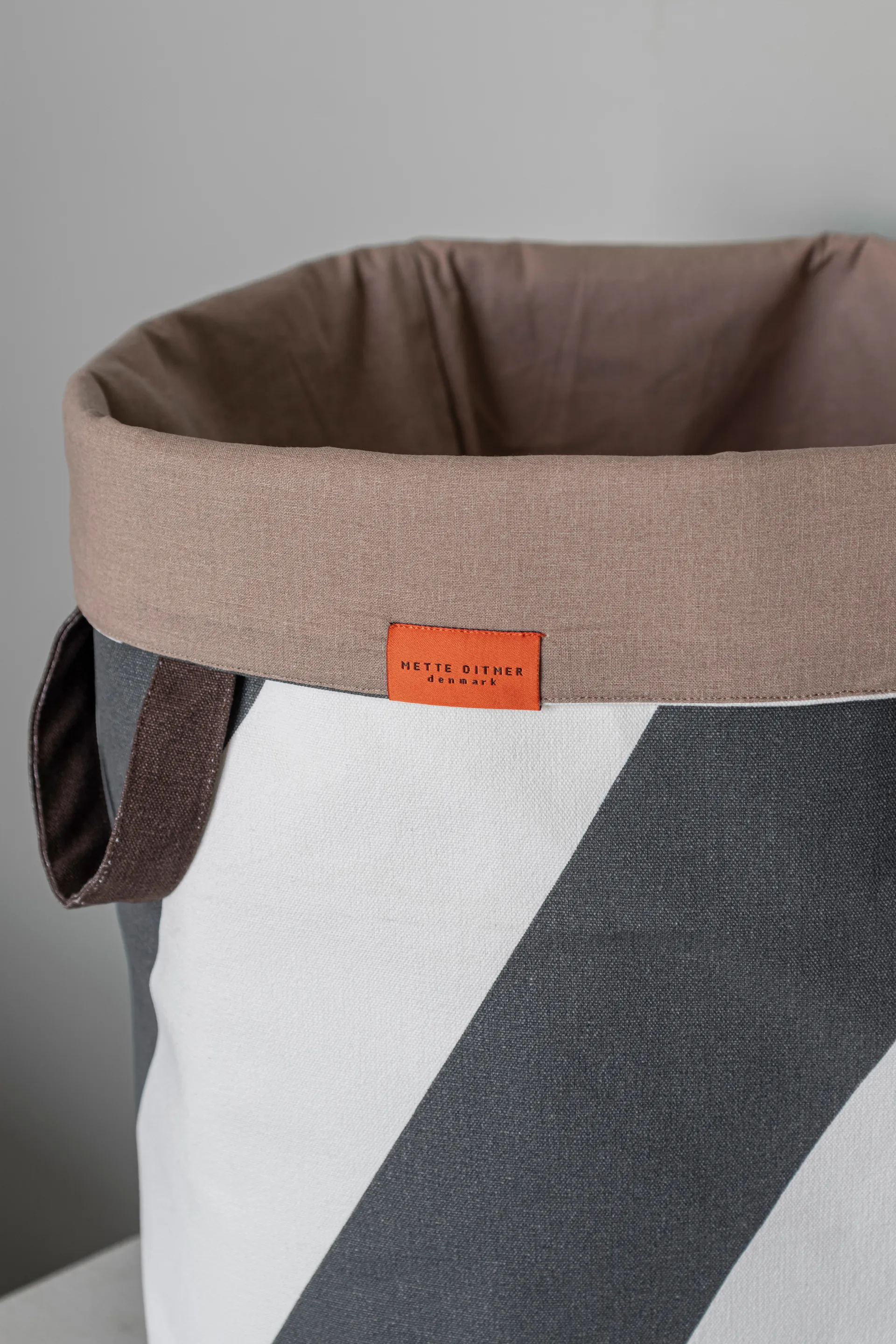 다이애거널 세탁 바구니 Ø40x50 cm, Dark grey-off-white Mette Ditmer | 매트 딧메르