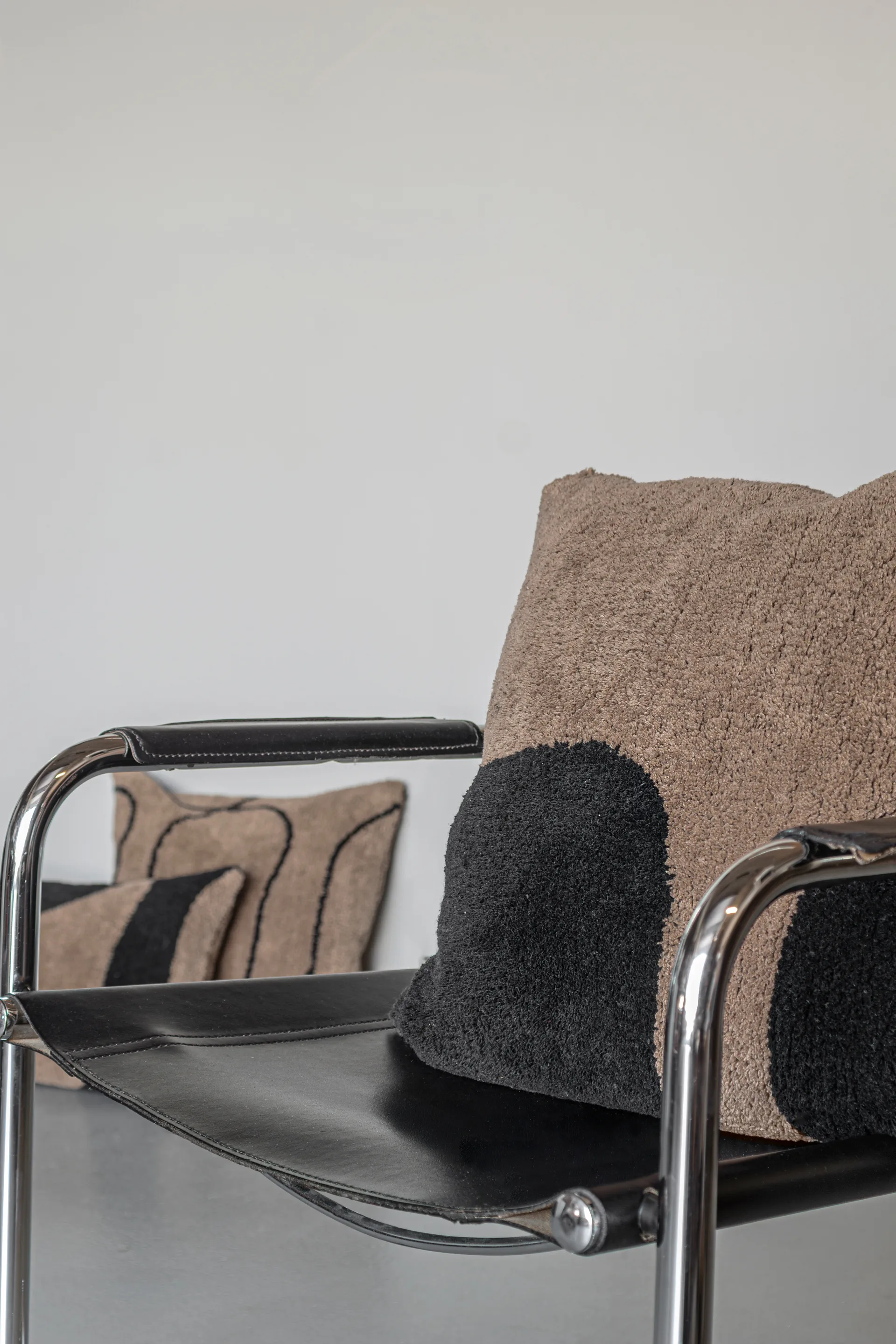 피규라 터프티드 쿠션 커버 50x50 cm, Brown Mette Ditmer | 매트 딧메르