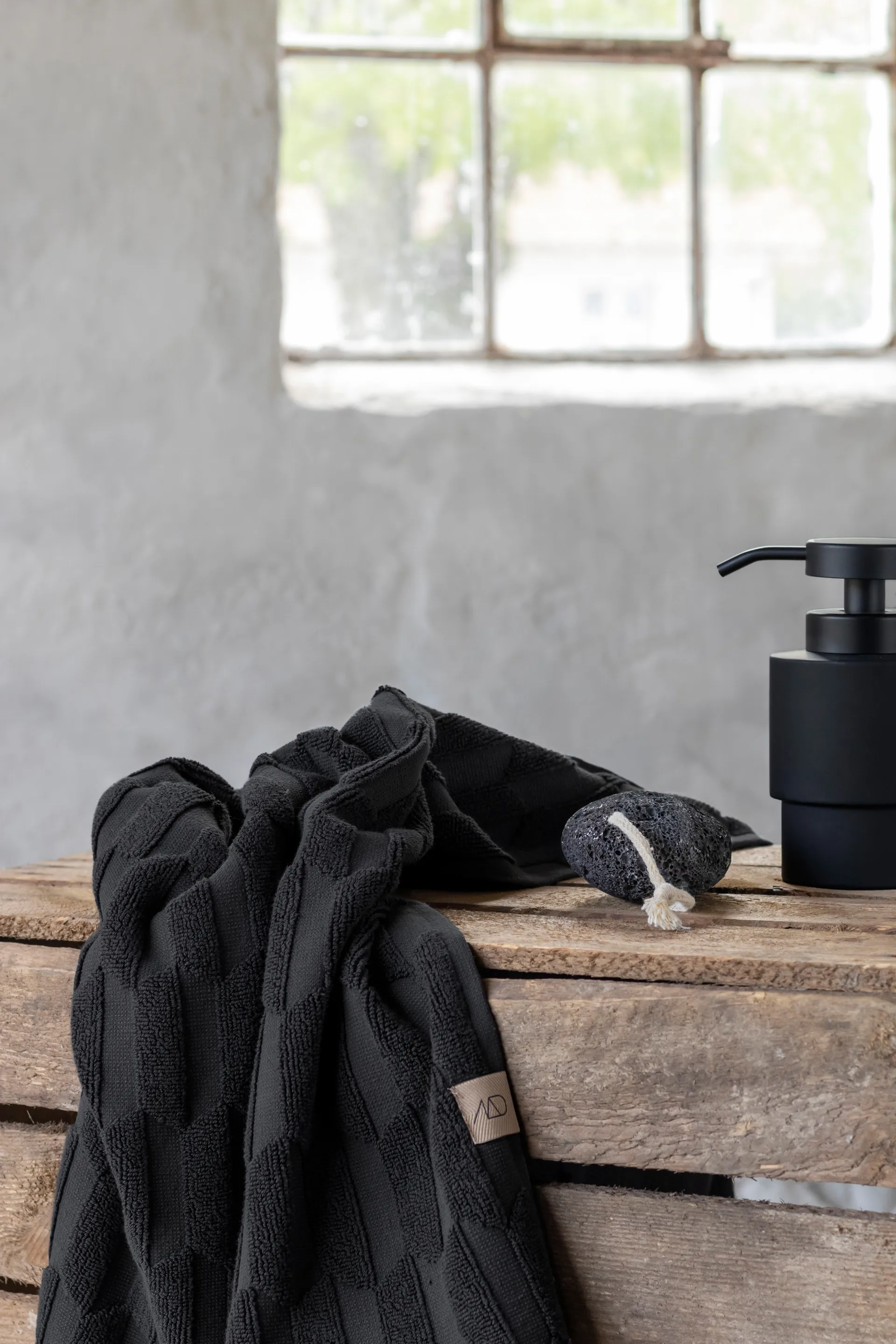 지오 바스 타올 70x133 cm, Black Mette Ditmer | 매트 딧메르