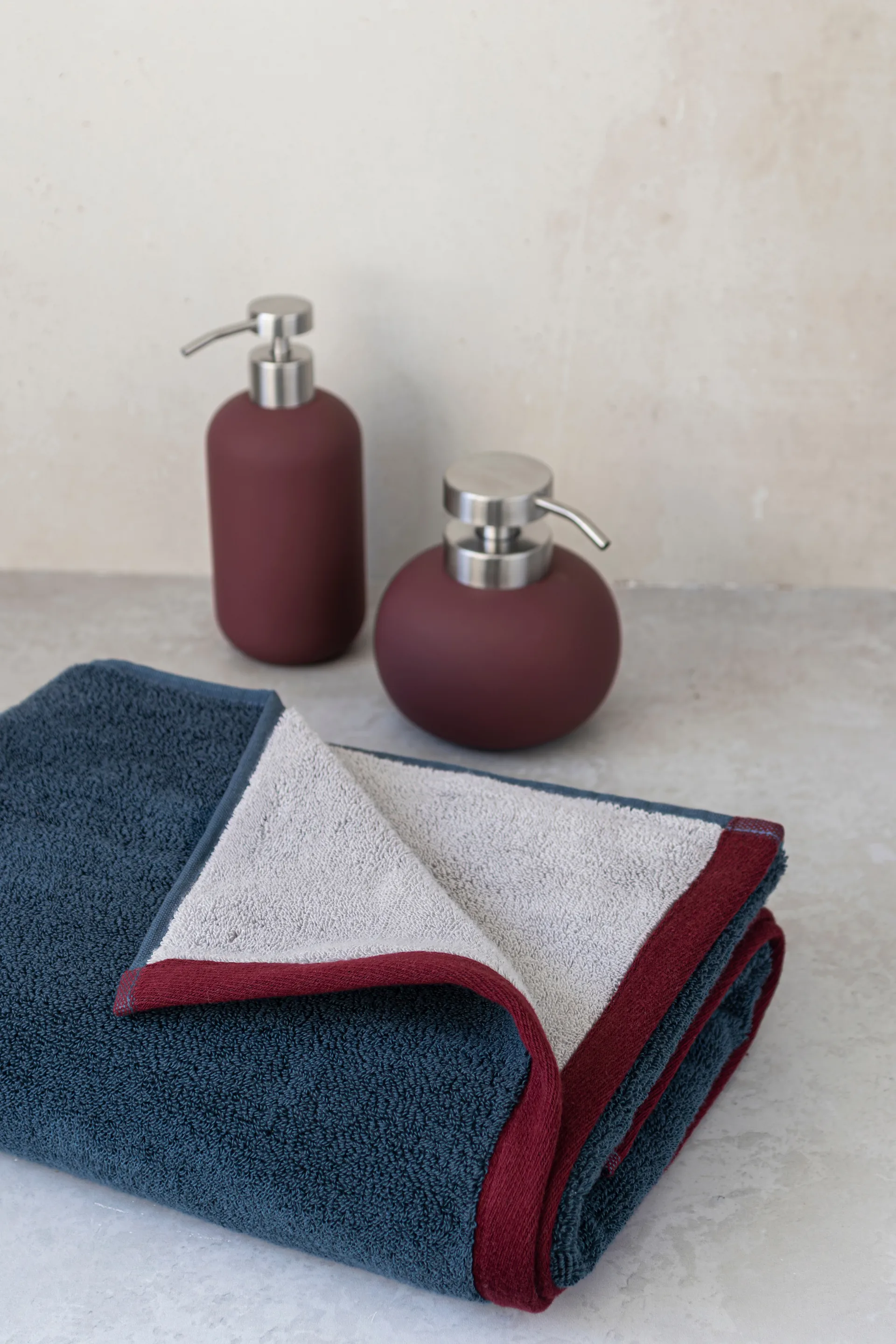 소프트 배스 타월 70x133 cm, Midnight blue-light grey Mette Ditmer | 매트 딧메르