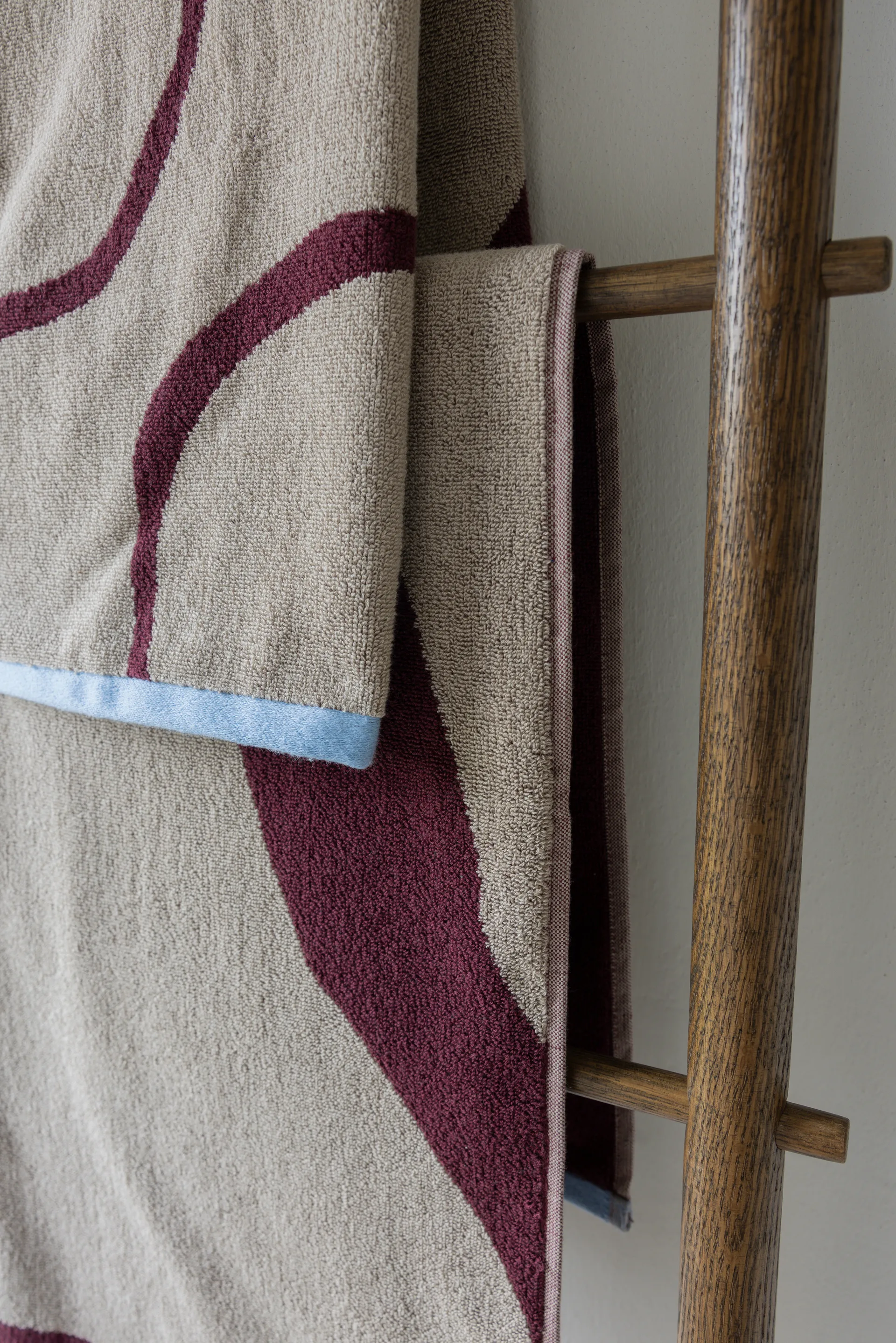 노바 아르떼 바스 타월 70x133 cm, Wine-sand Mette Ditmer | 매트 딧메르