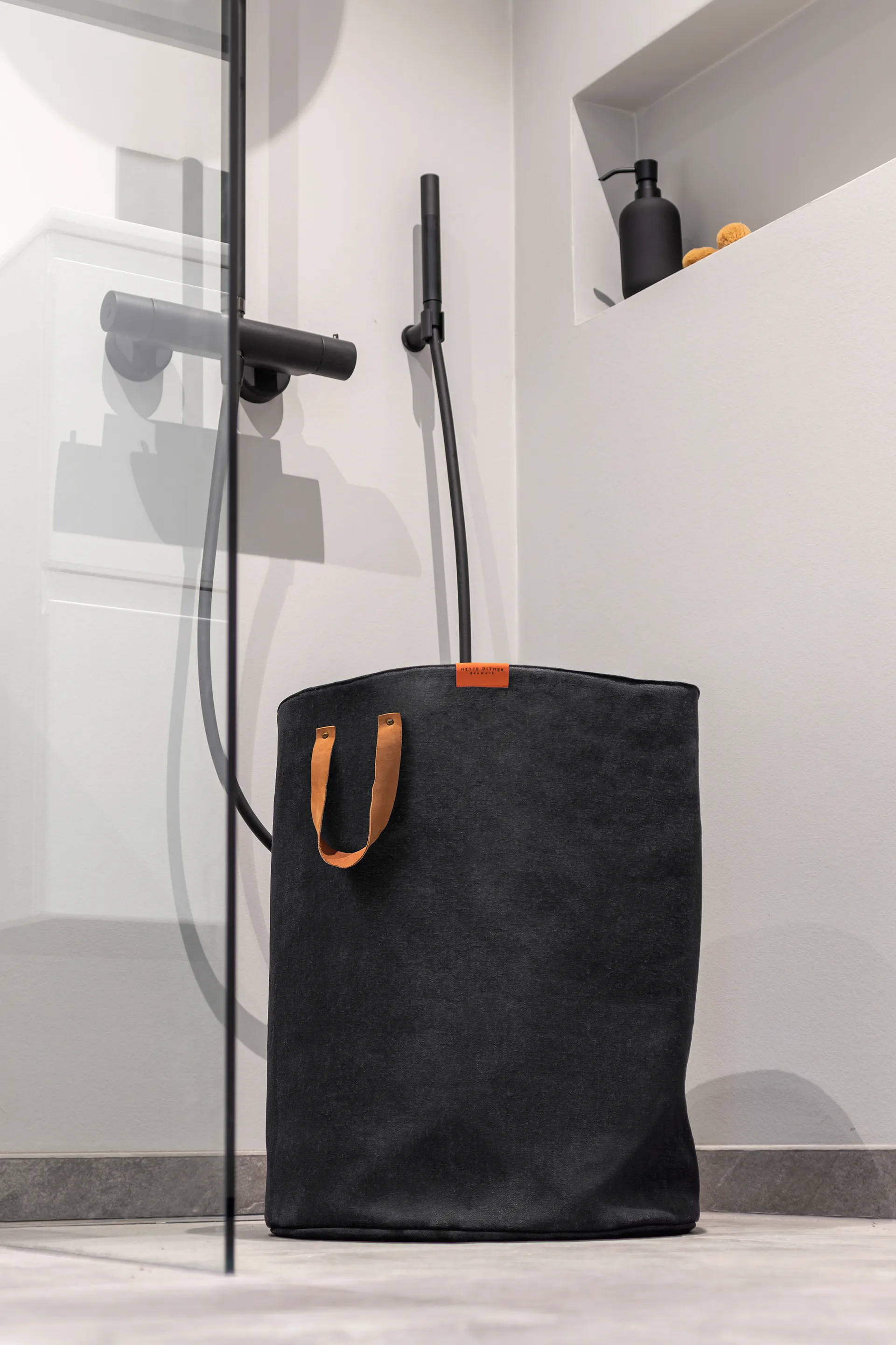 소트 잇 런드리 바스켓, Black Mette Ditmer | 매트 딧메르