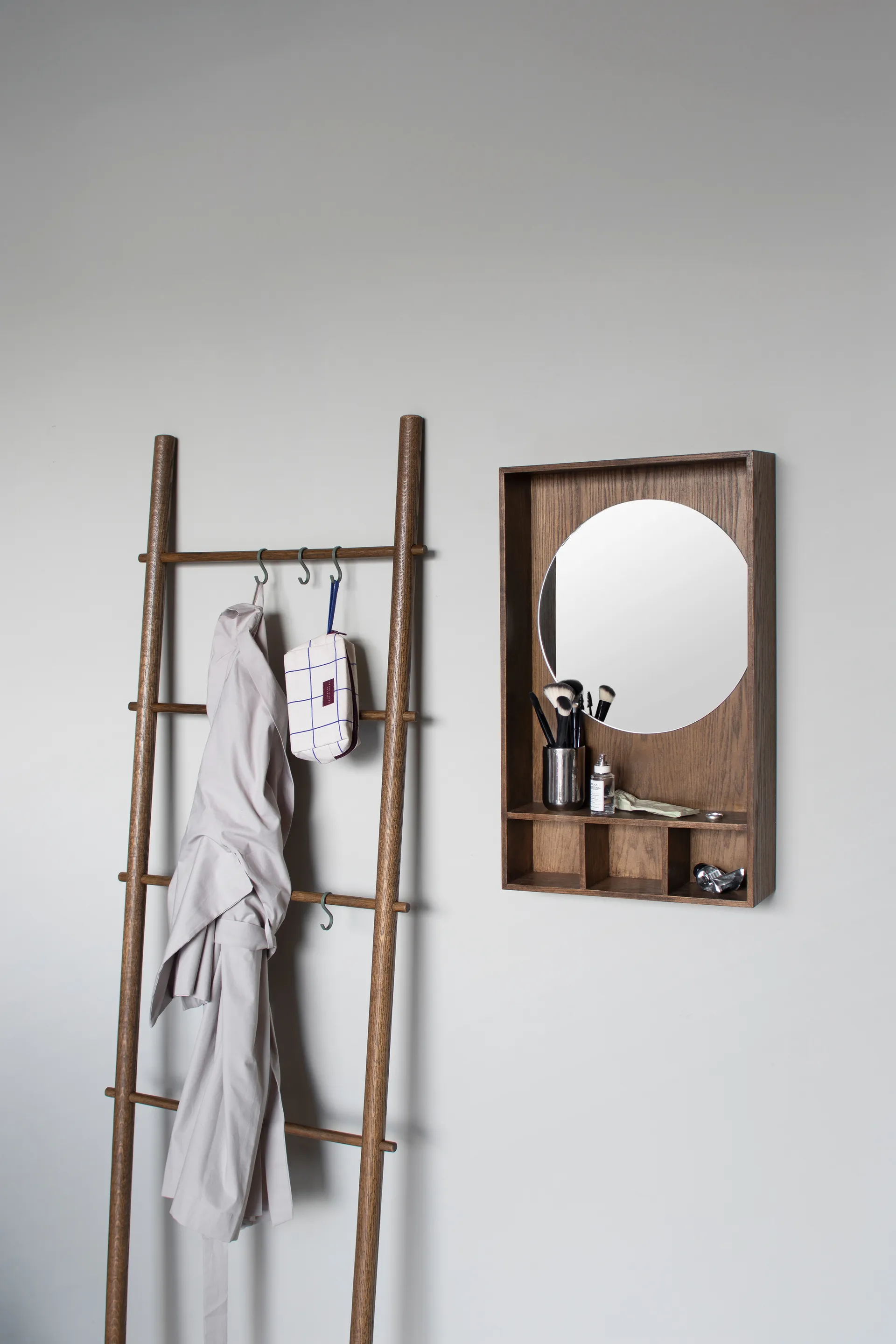 쇼-미 거울 선반 포함 스몰, Dark oiled Mette Ditmer | 매트 딧메르