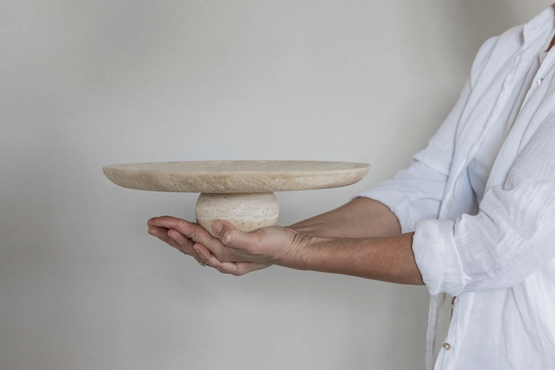 트래버틴 페데스털, Linen, Ø32x8.5 cm Mette Ditmer | 매트 딧메르