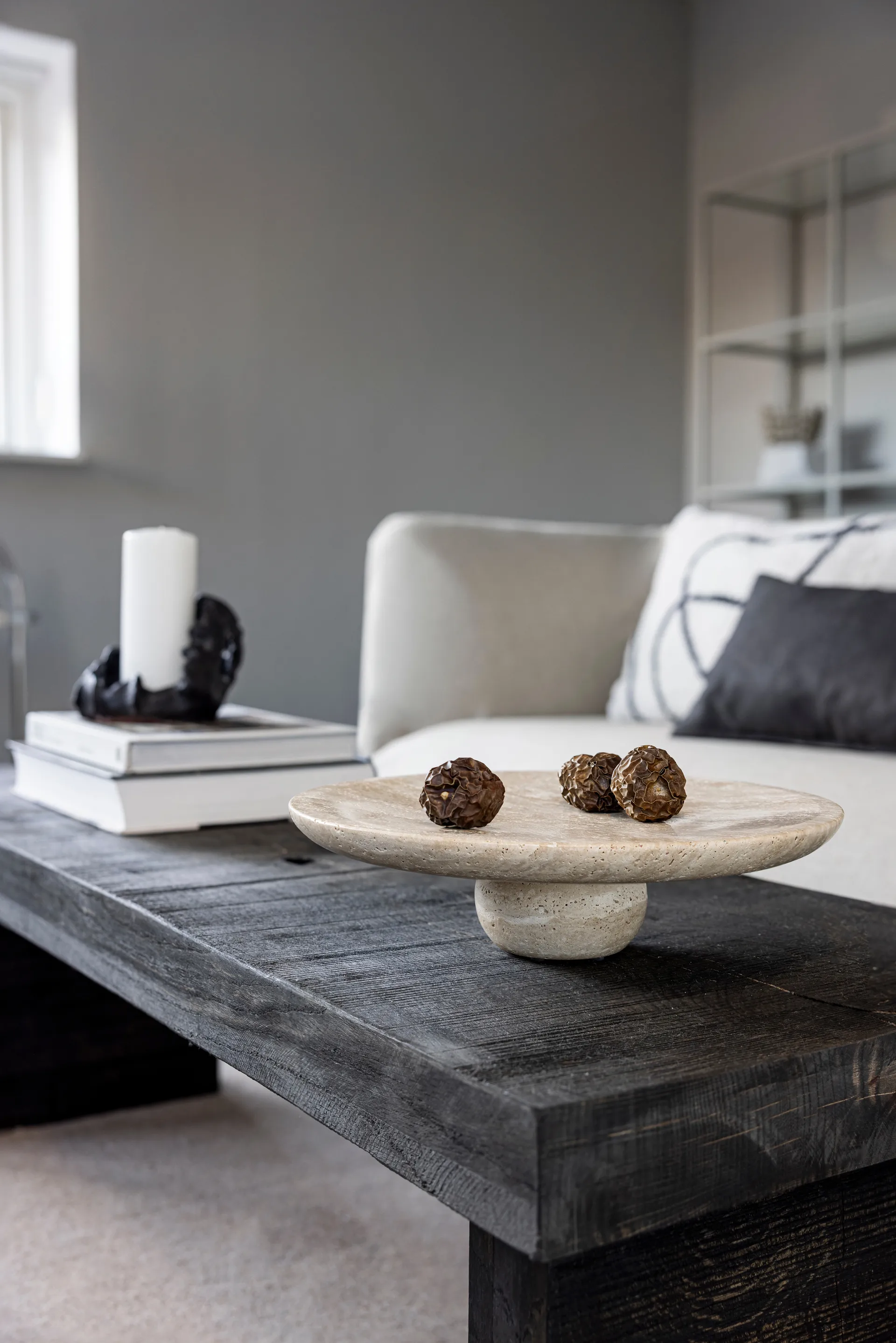 트래버틴 페데스털, Linen, Ø32x8.5 cm Mette Ditmer | 매트 딧메르