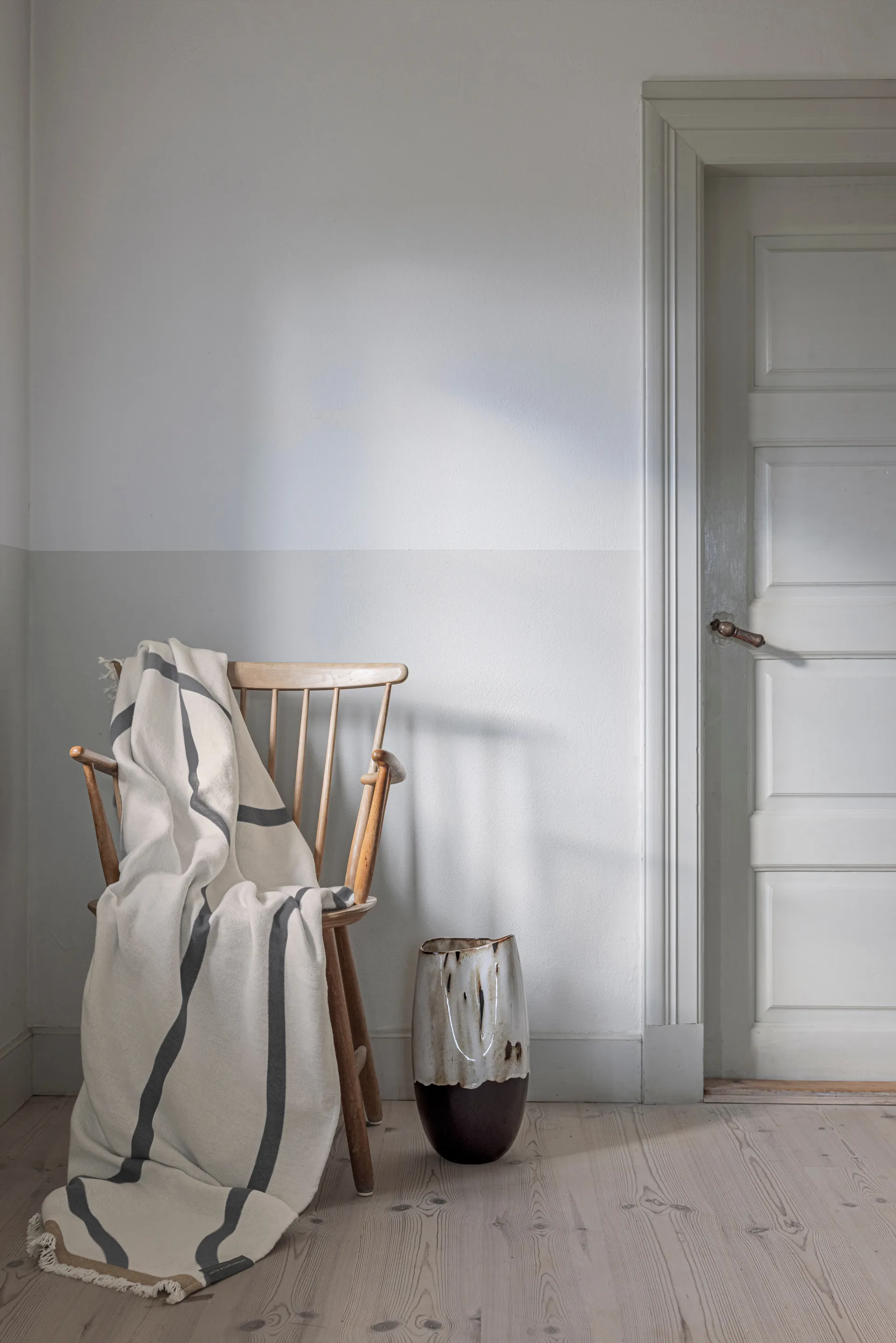 섀도우 스로우, Off-white grey, 130x175 cm Mette Ditmer | 매트 딧메르