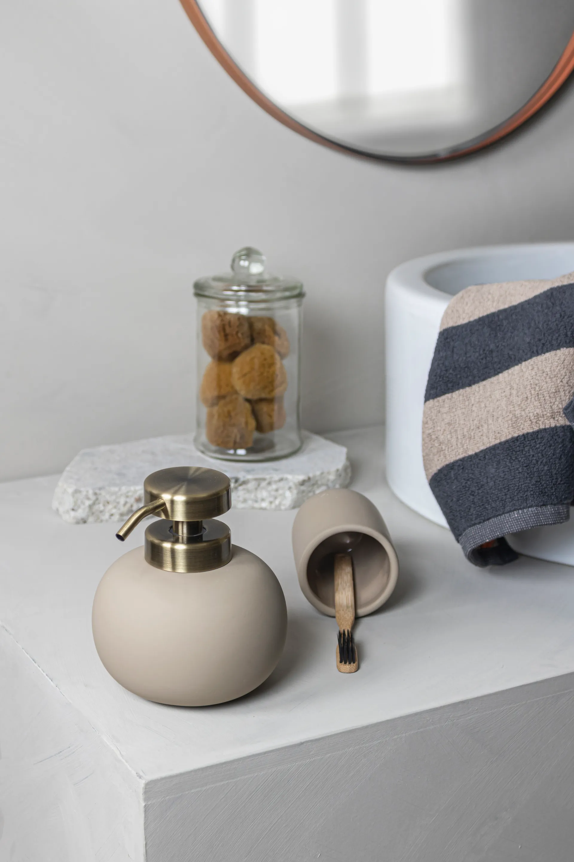 로터스 솝 디스펜서, Sand (off-white) Mette Ditmer | 매트 딧메르