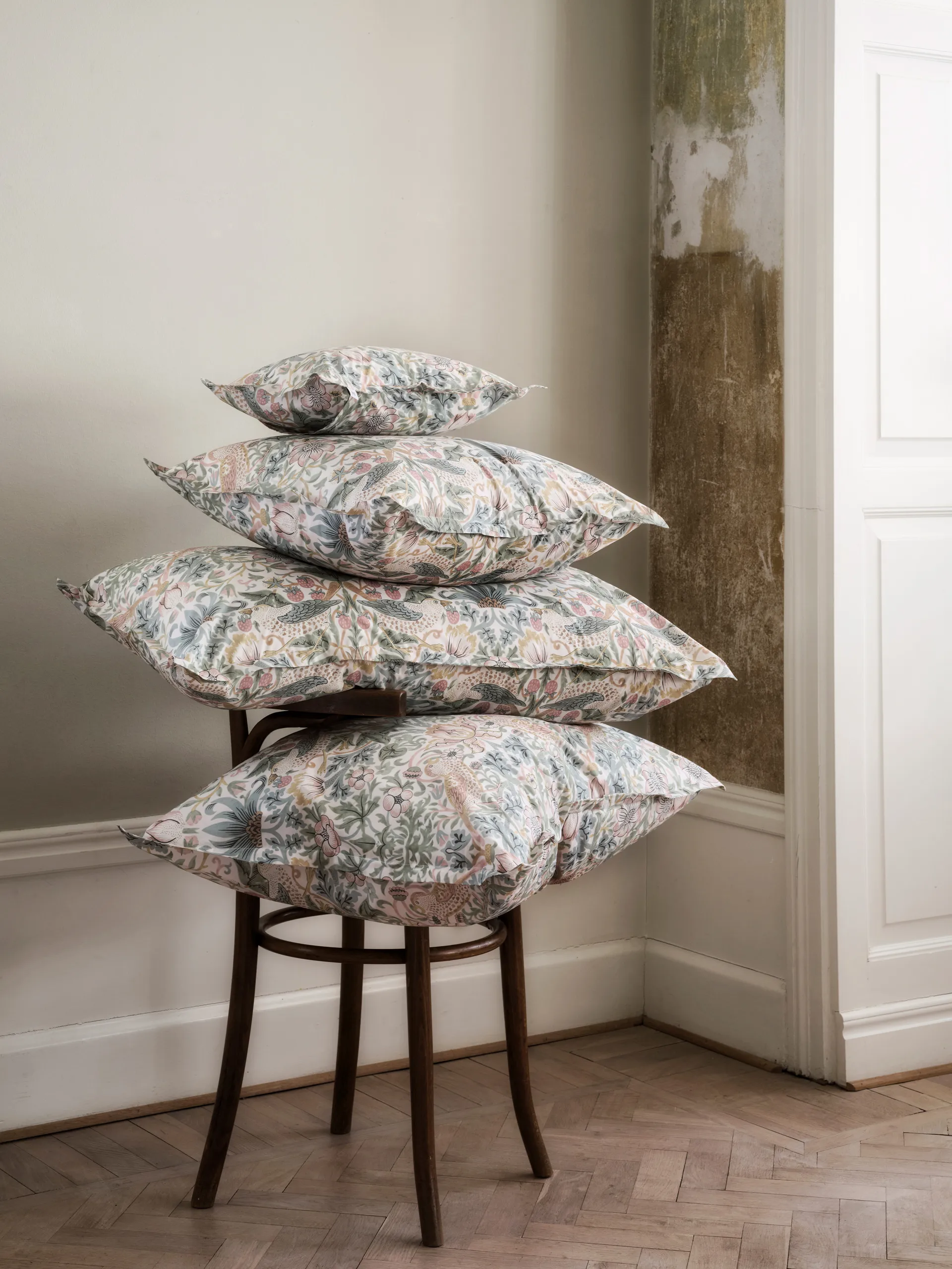 Morris & Co. 스트로배리 도둑 베개 커버, Green, 50x90 cm Mille Notti | 밀레 노티