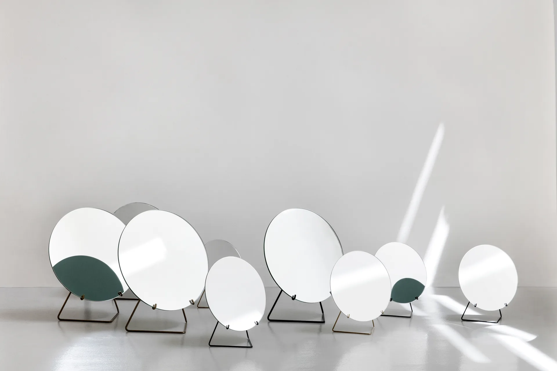 테이블 거울 Ø20 cm, Brass MOEBE | 모에베