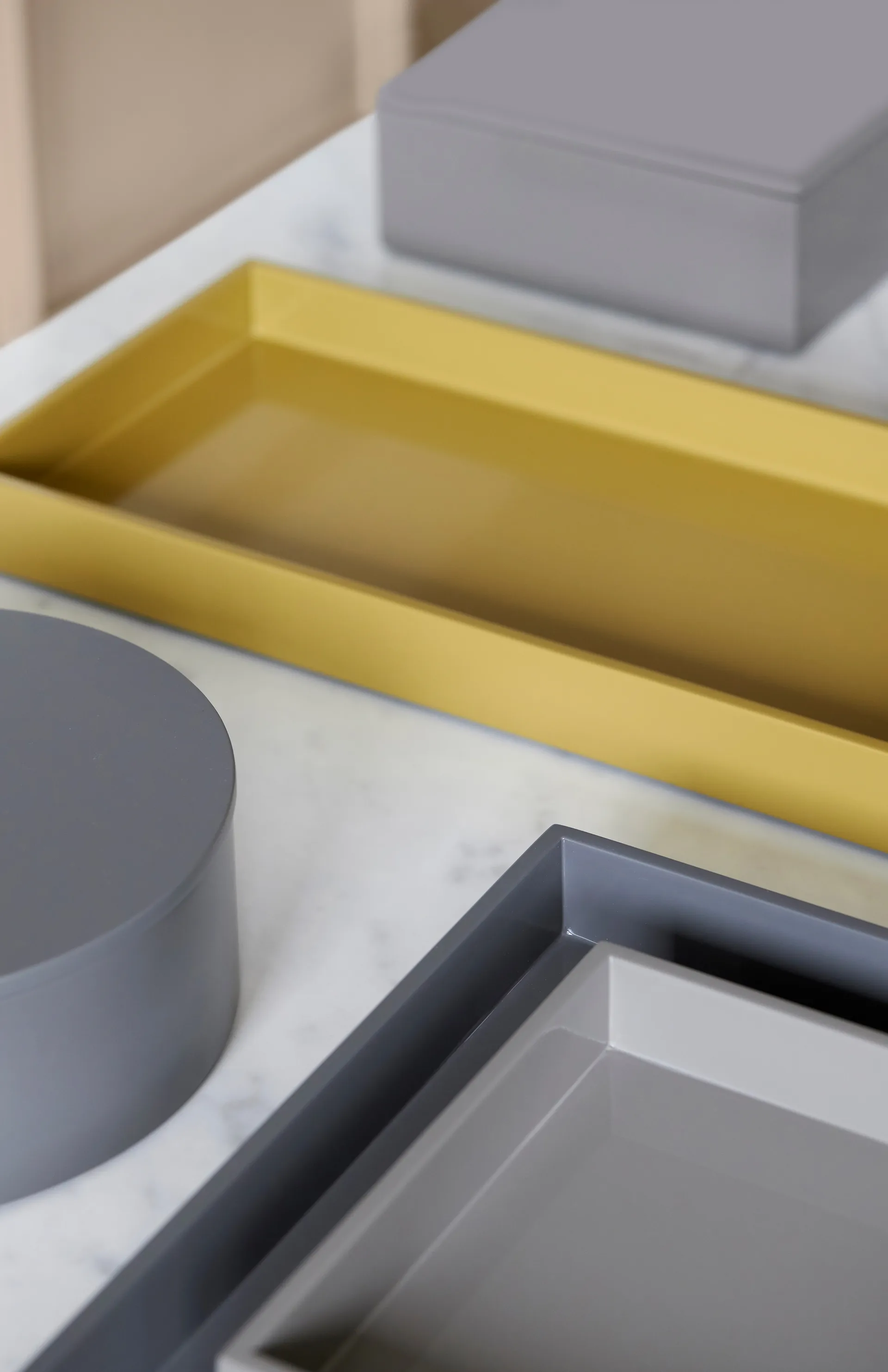 Lux 서빙 트레이 40x40x4 cm, Dark grey Mojoo