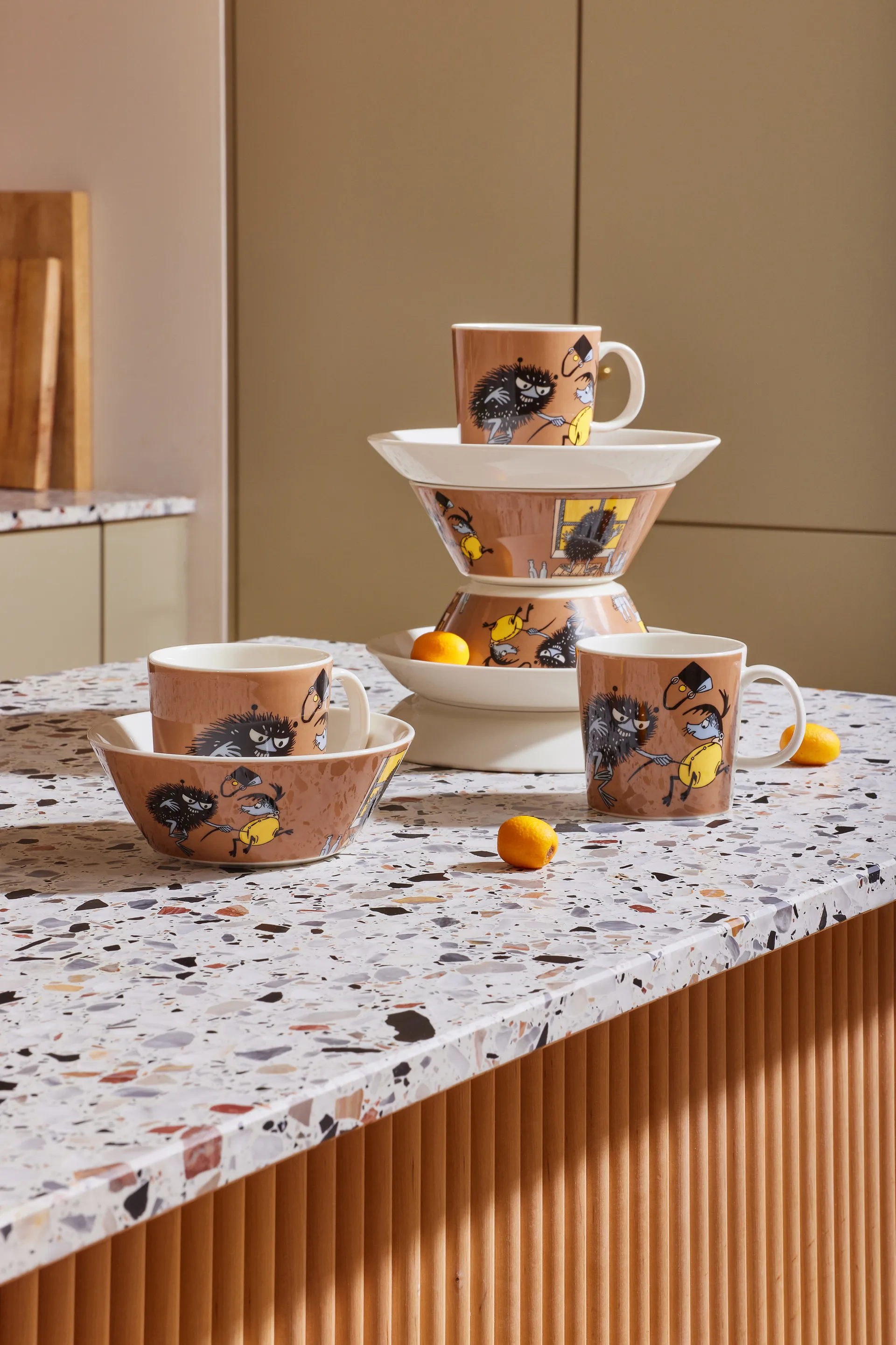 스팅키 인 액션 무민 머그, Brown Moomin Arabia