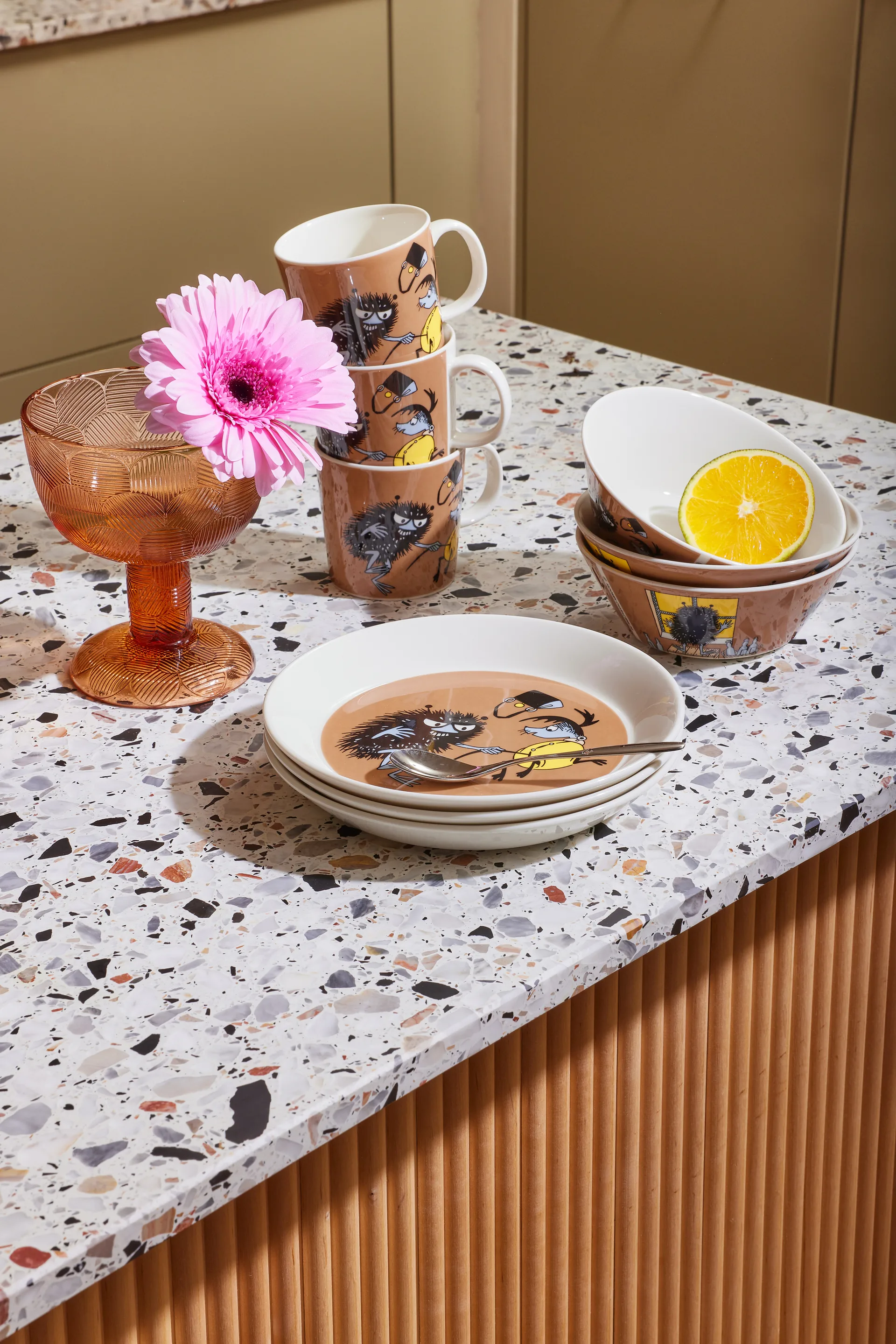 스팅키 인 액션 무민 접시, Brown Moomin Arabia