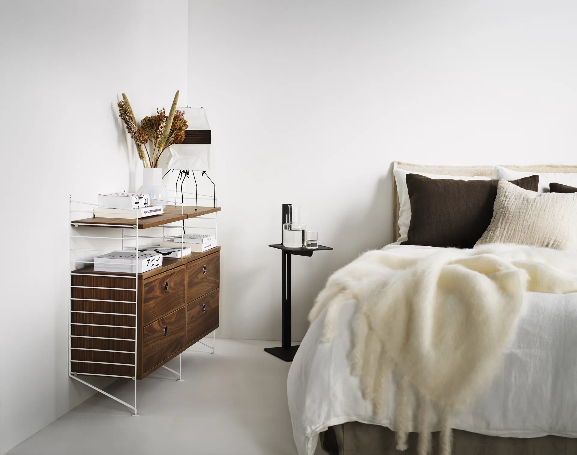 뮤지엄 사이드 테이블, Black Museum | 뮤지엄