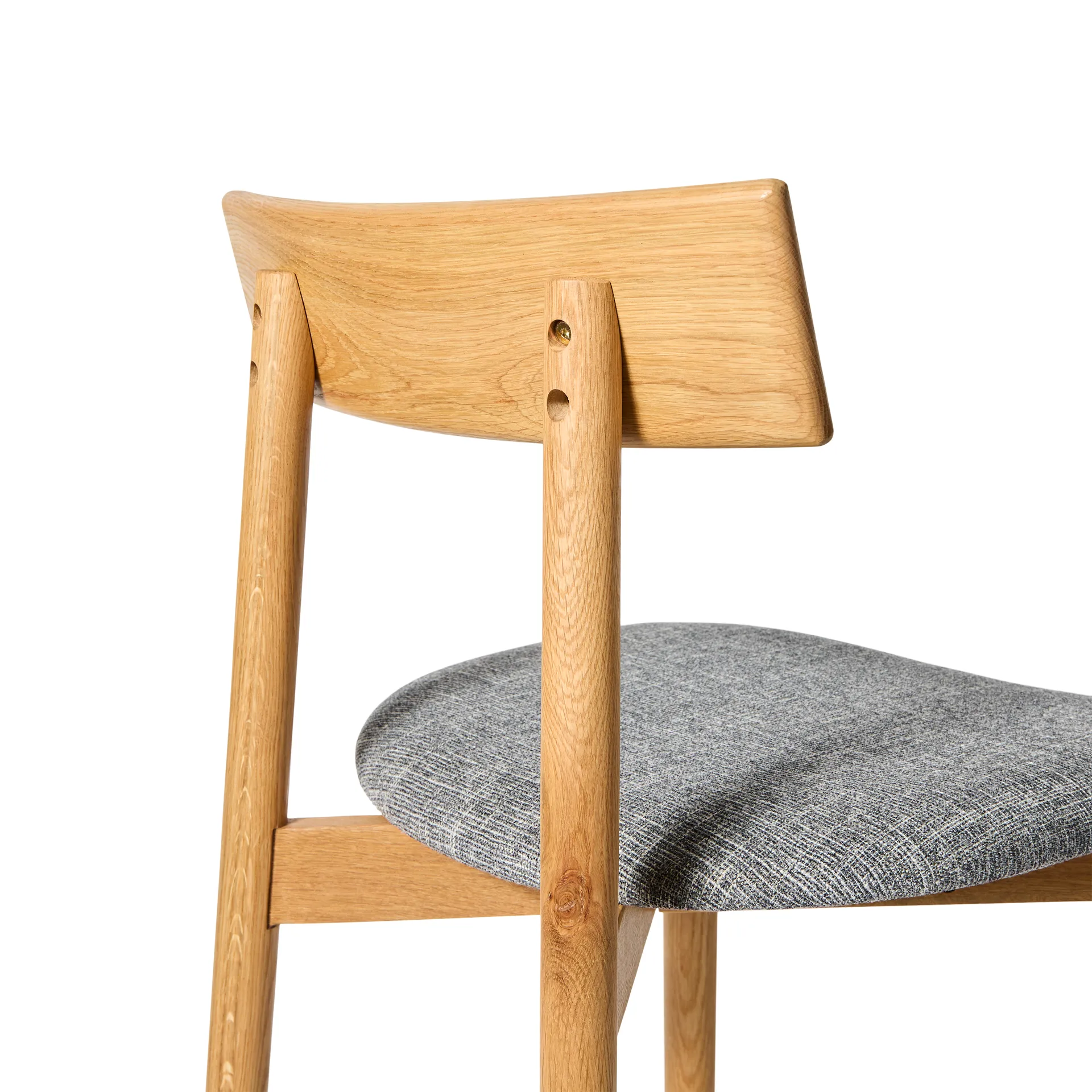 테트라 바 스툴, Concrete-colored fabric–natural oiled oak MUUBS | 뭅스