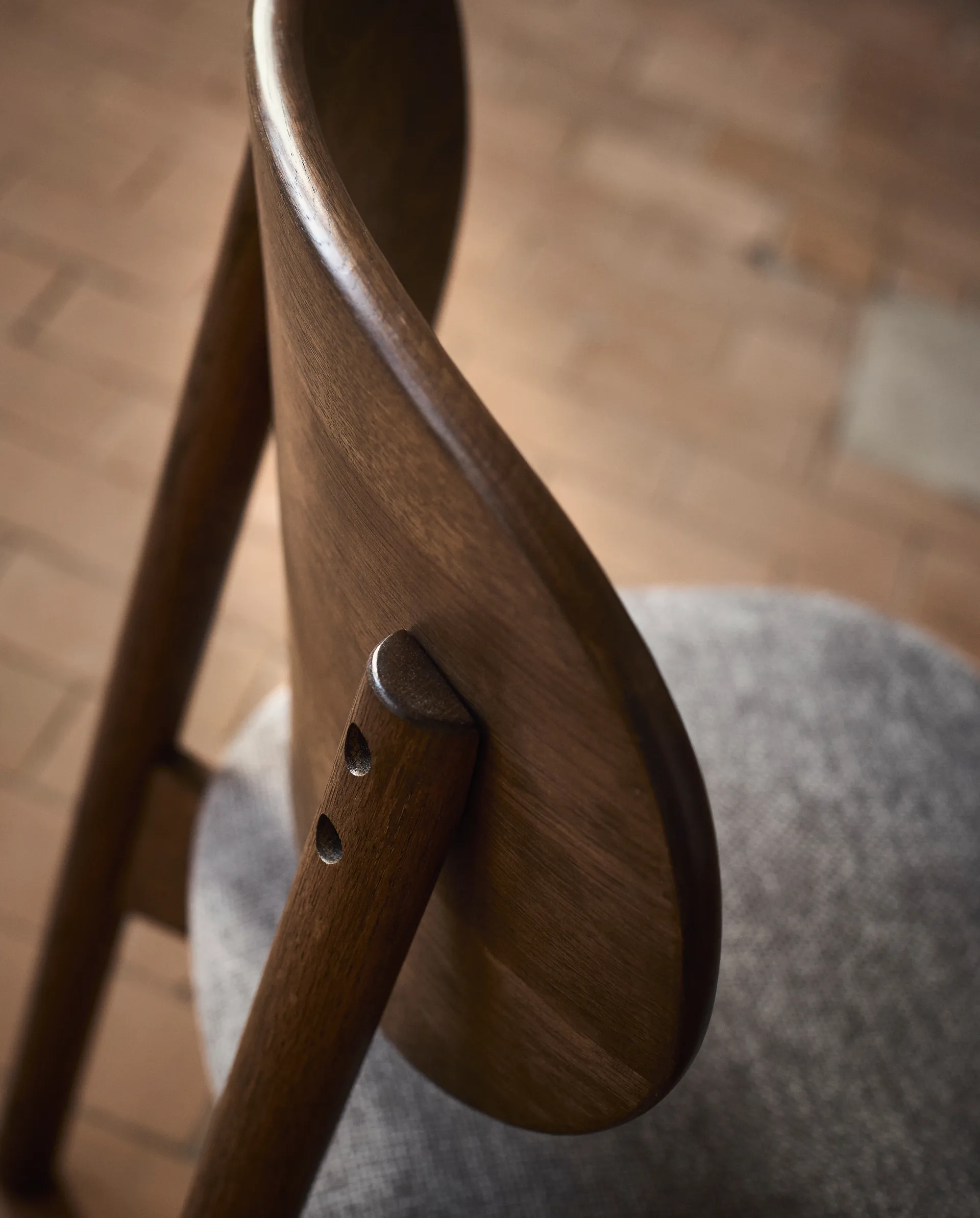 오카 체어, Dark oiled oak, grey MUUBS | 뭅스