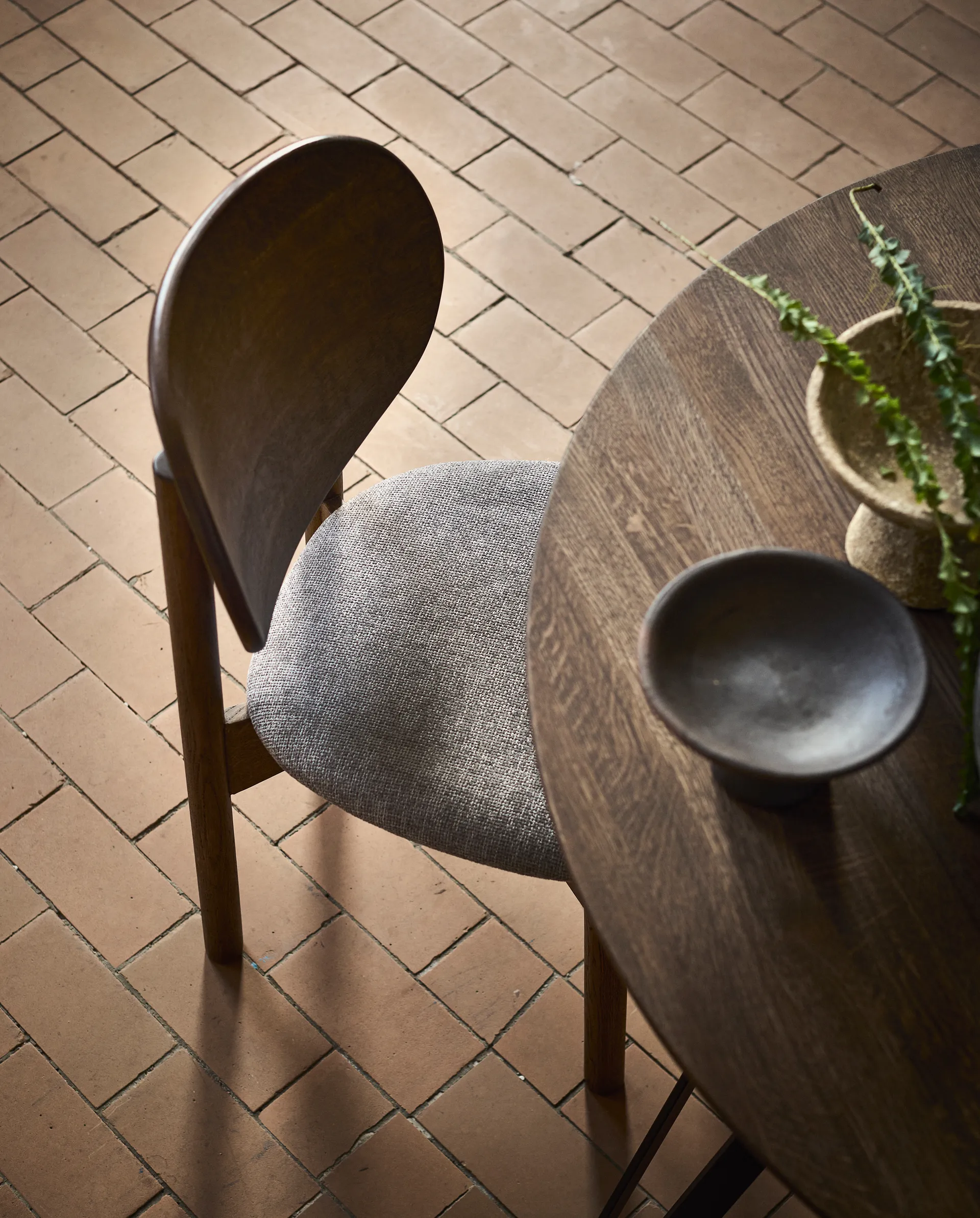 오카 체어, Dark oiled oak, grey MUUBS | 뭅스