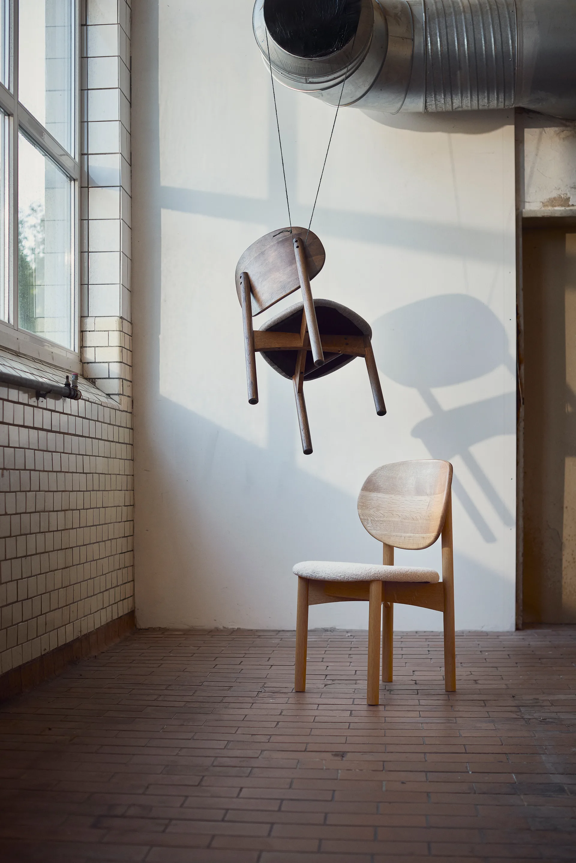 오카 체어, Dark oiled oak, grey MUUBS | 뭅스