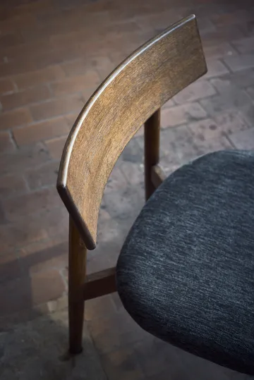 테트라 라운지 체어 - Granite-colored fabric–dark oiled oak - MUUBS | 뭅스