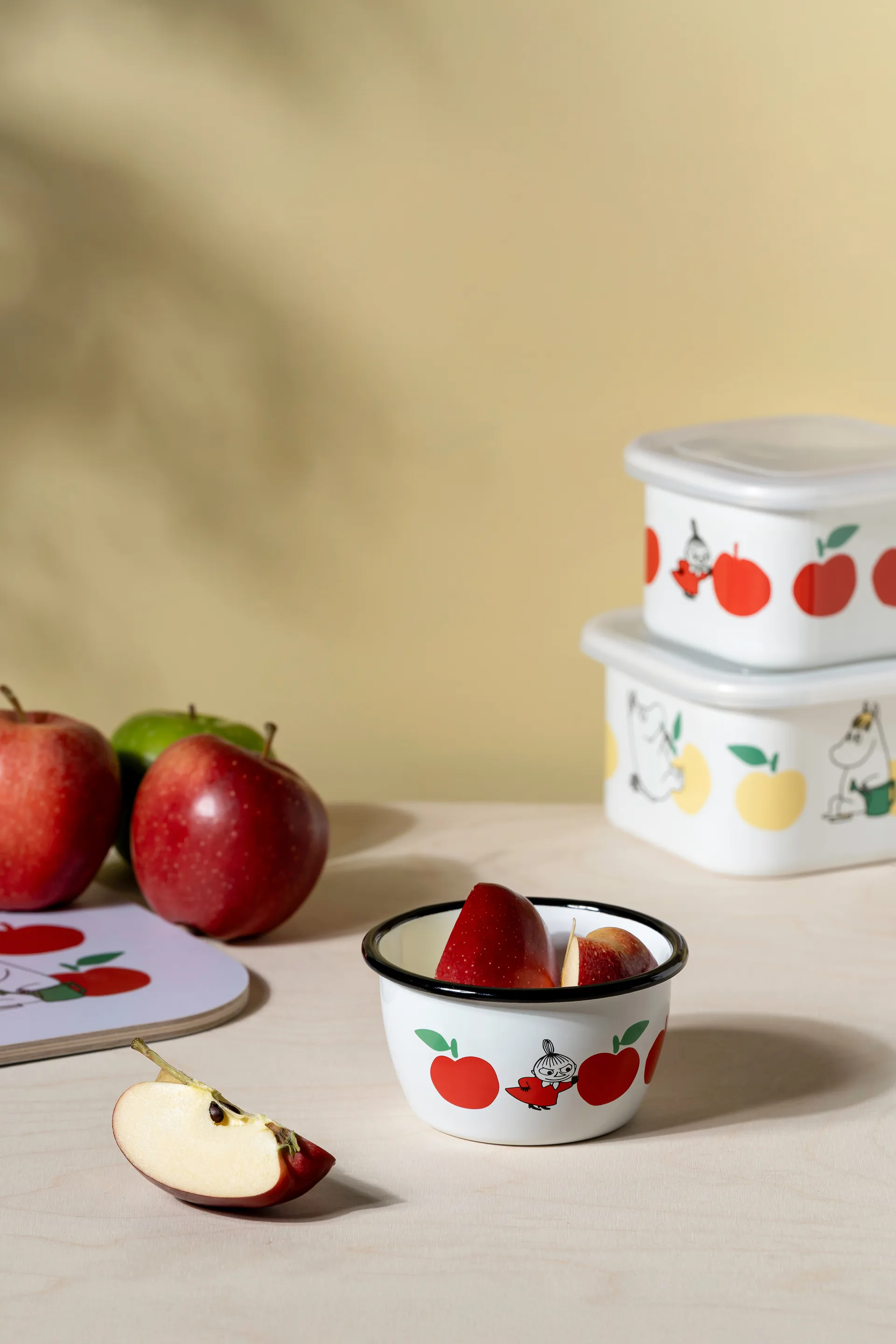 무민 에나멜 보울 30 cl, Joyfull Apples-red Muurla | 뮬라