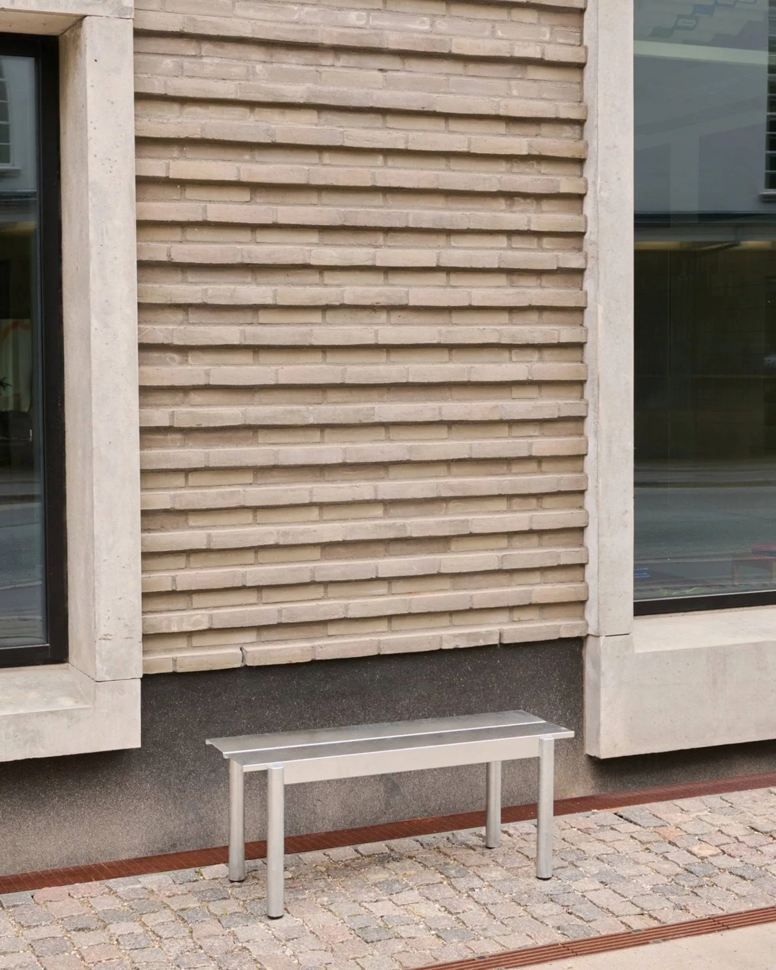 리니어 스틸 벤치 110 cm, Warm galvanized steel Muuto | 무토