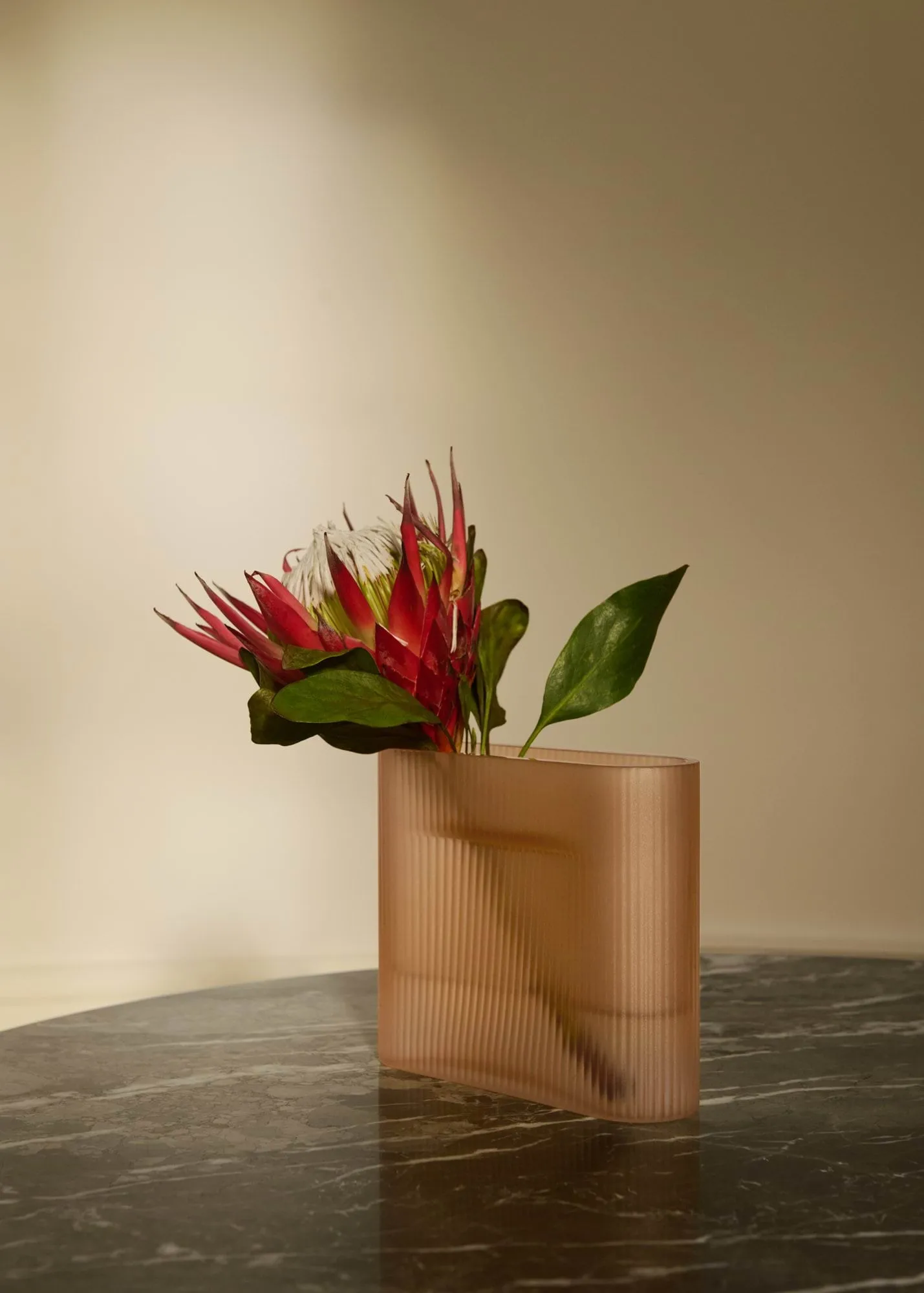 리지 화병 프로스트 글라스 16.5 cm, Light orange Muuto | 무토