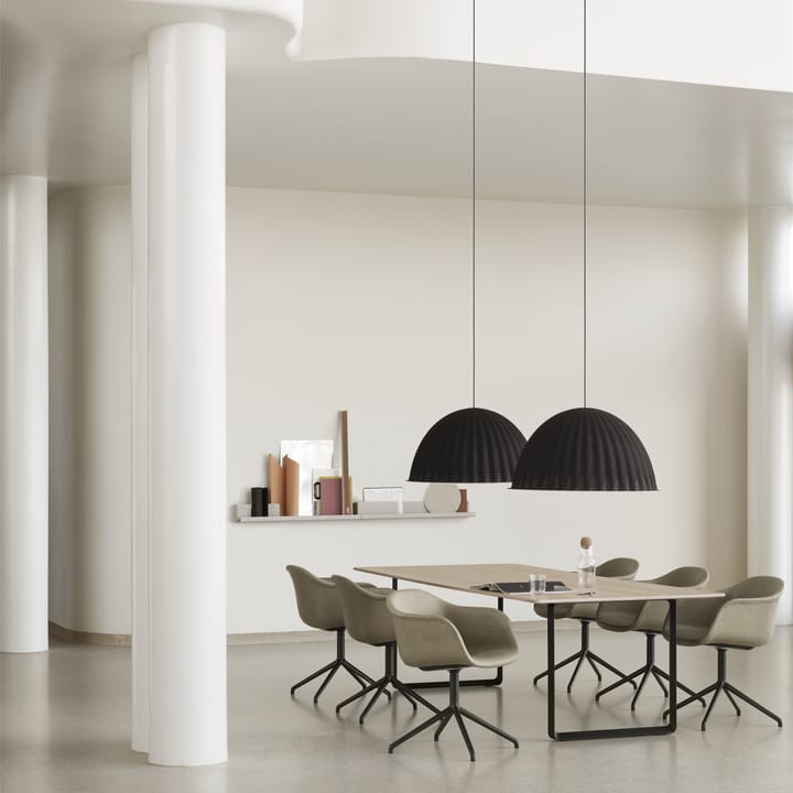 언더 더 벨 펜던트 조명 82 cm, black Muuto | 무토