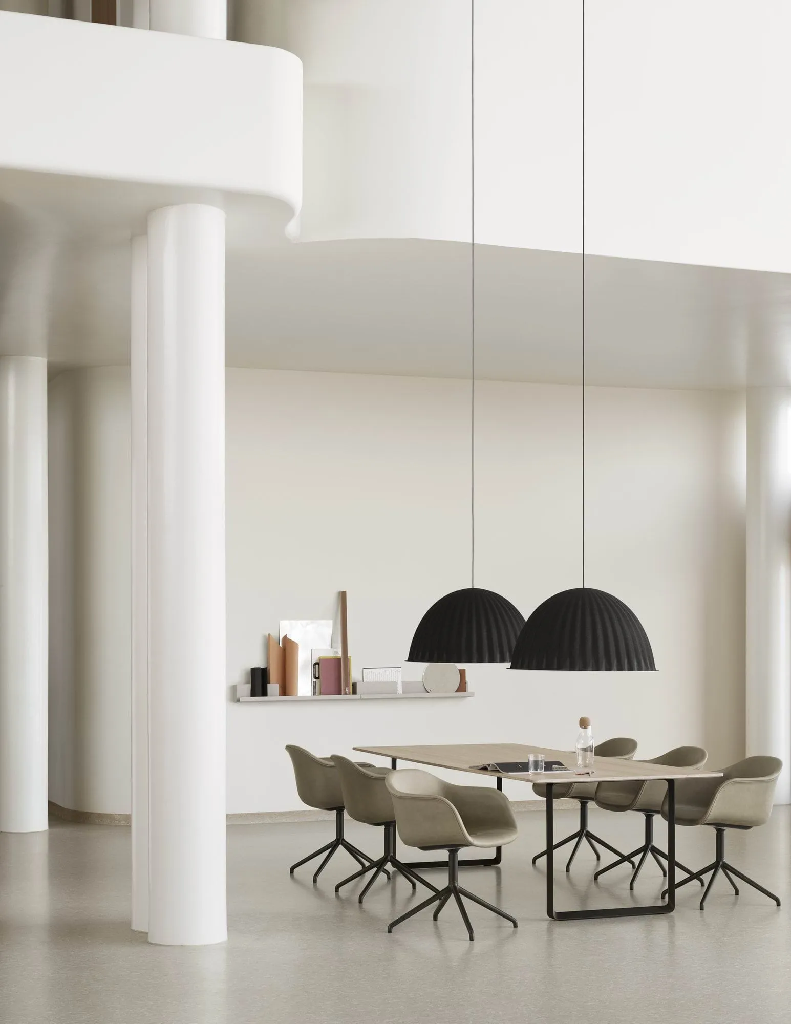 언더 더 벨 펜던트 조명 82 cm, Blue grey Muuto | 무토
