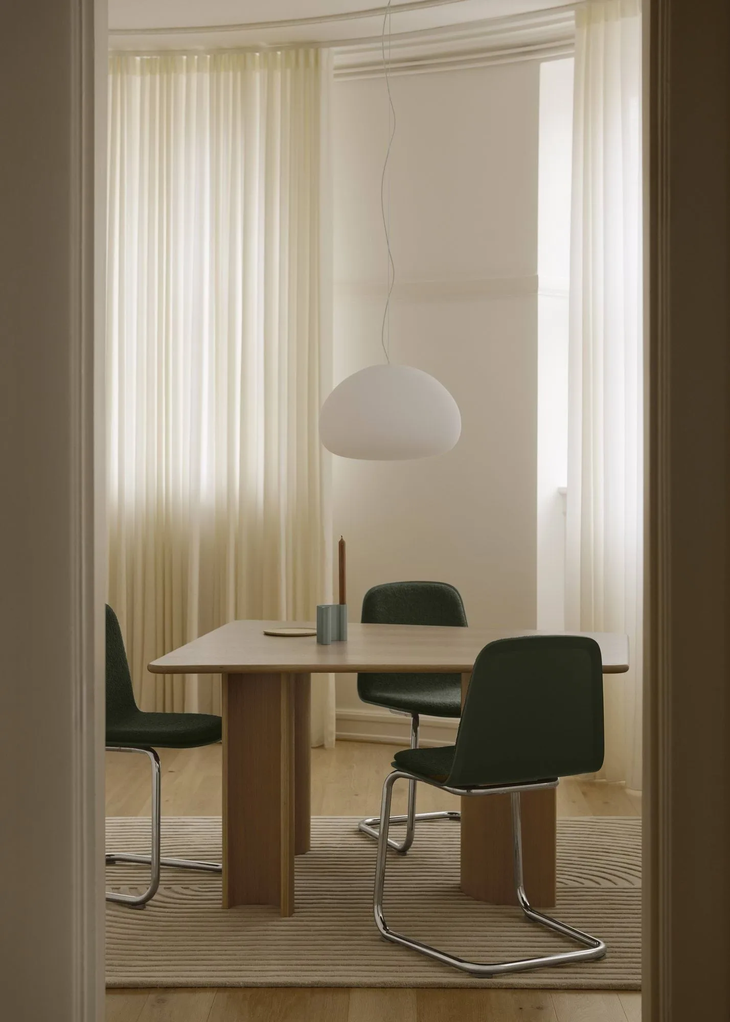 Brink Chair 칸틸레버 베이스 체어, Black Muuto | 무토