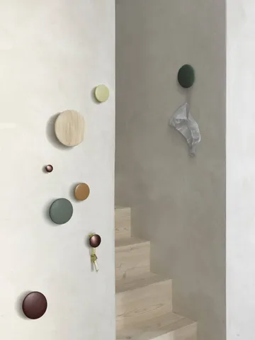 Dots Wood 옷걸이 고리 - Light olive, Ø13 cm - Muuto | 무토